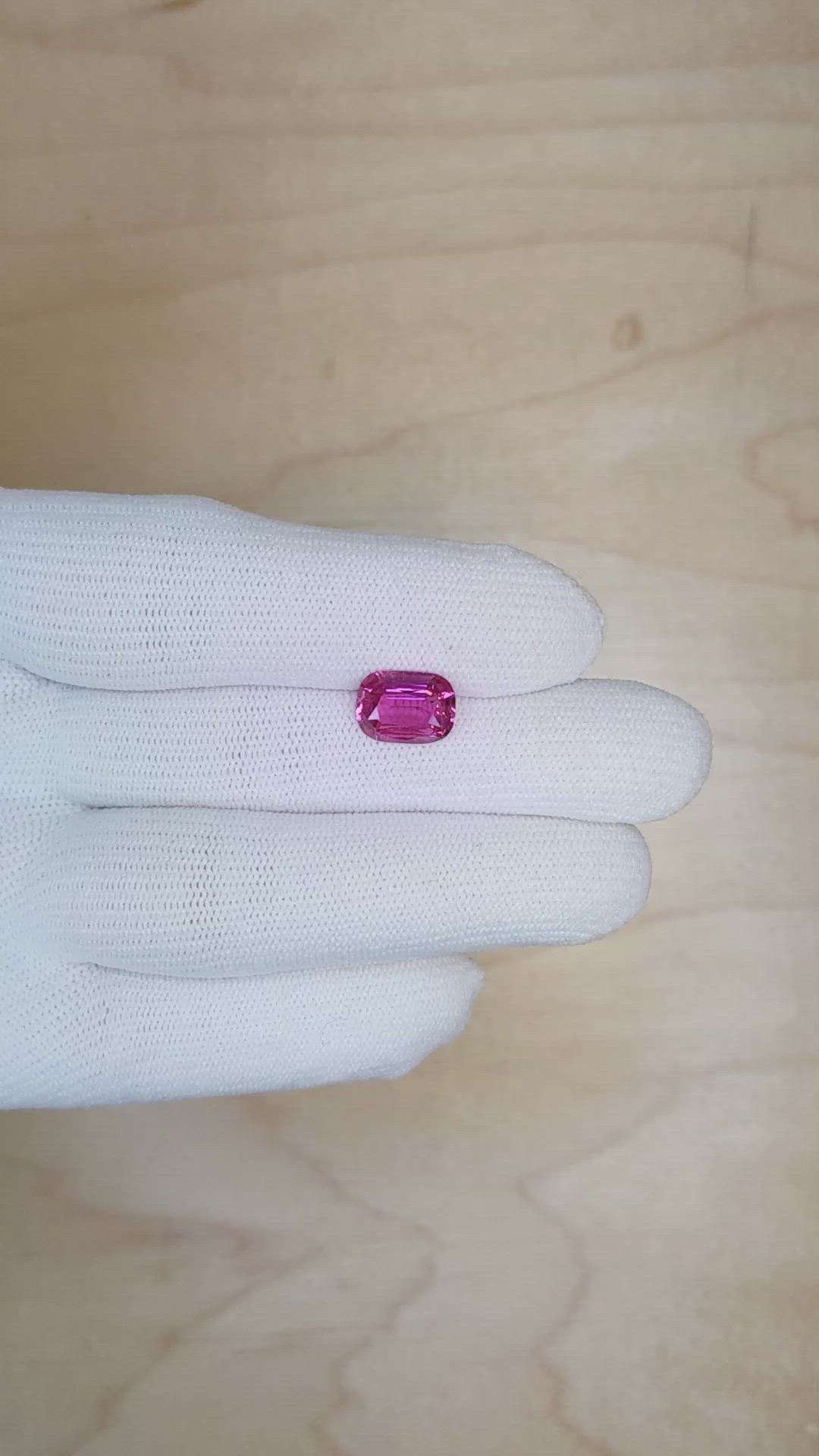 3.09 Ct. Pinkish Purple Sapphire from Ceylon (Sri Lanka) Size Video