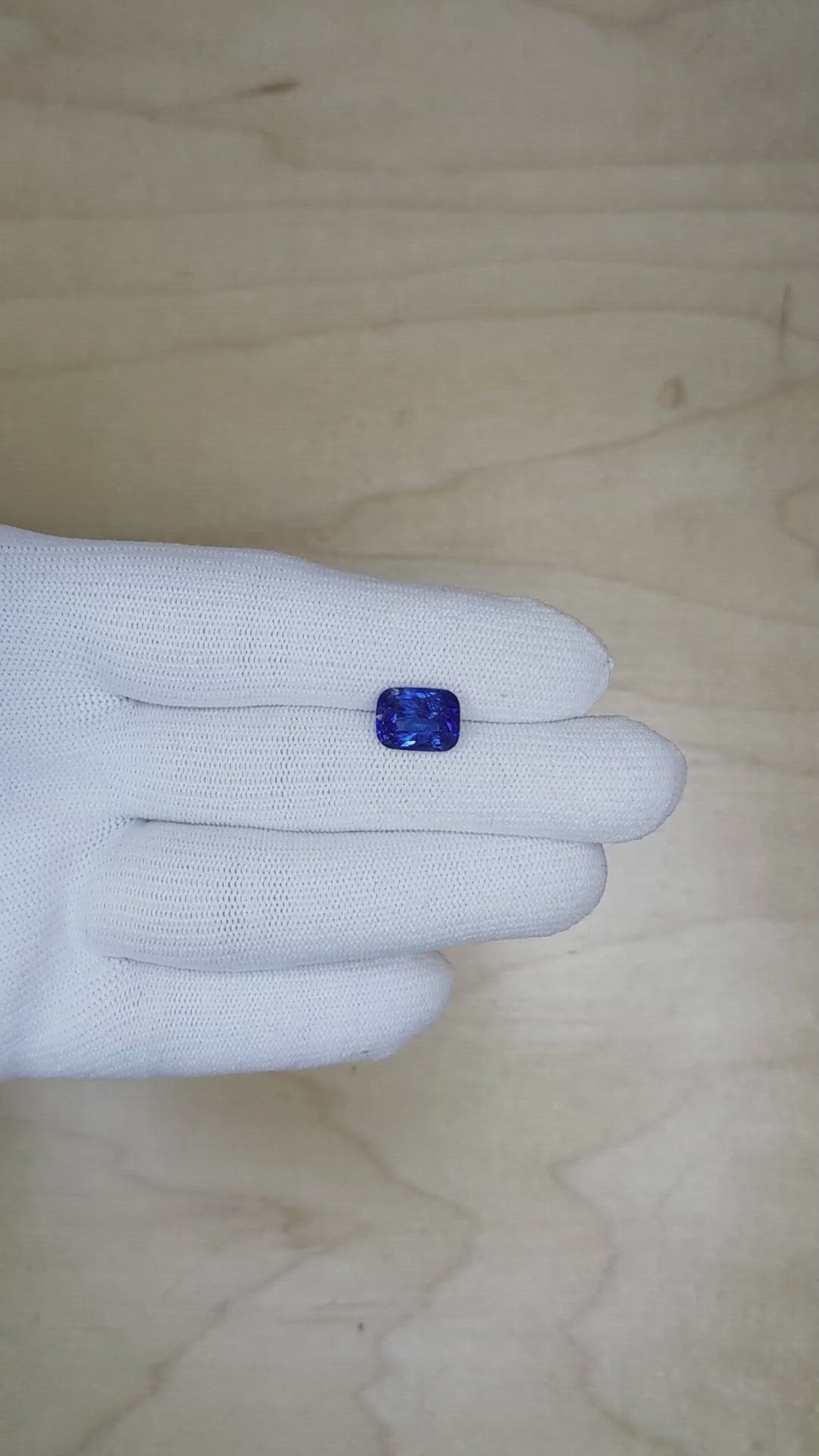 4.05 Ct. Blue Sapphire from Ceylon (Sri Lanka) Size Video