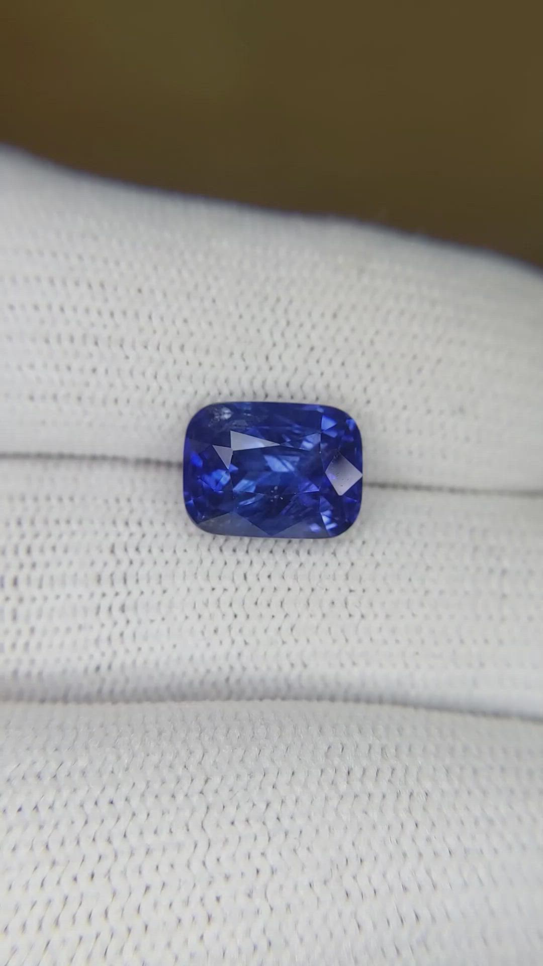 4.05 Ct. Blue Sapphire from Ceylon (Sri Lanka) Size Video