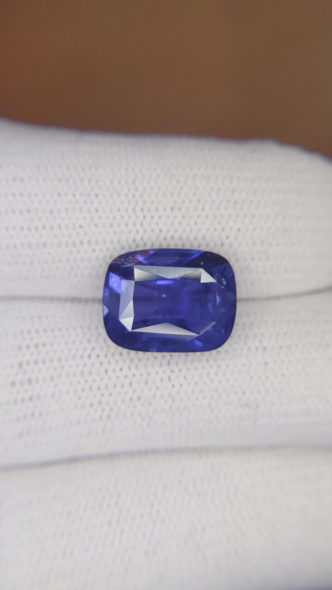 6.22 Ct. Blue Sapphire from Ceylon (Sri Lanka) Size Video