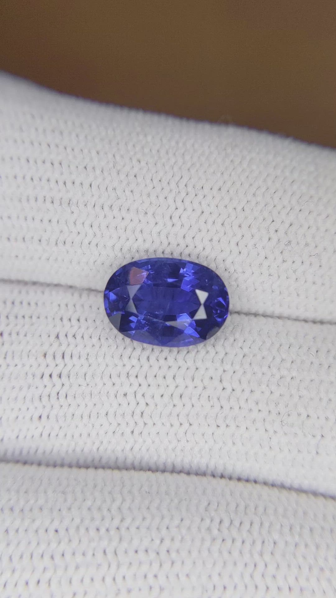 3.27 Ct. Blue Sapphire from Ceylon (Sri Lanka) Size Video