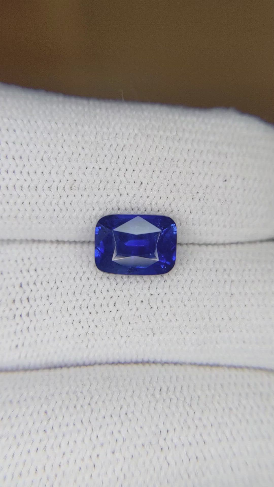 2.73 Ct. Blue Sapphire from Ceylon (Sri Lanka) Size Video
