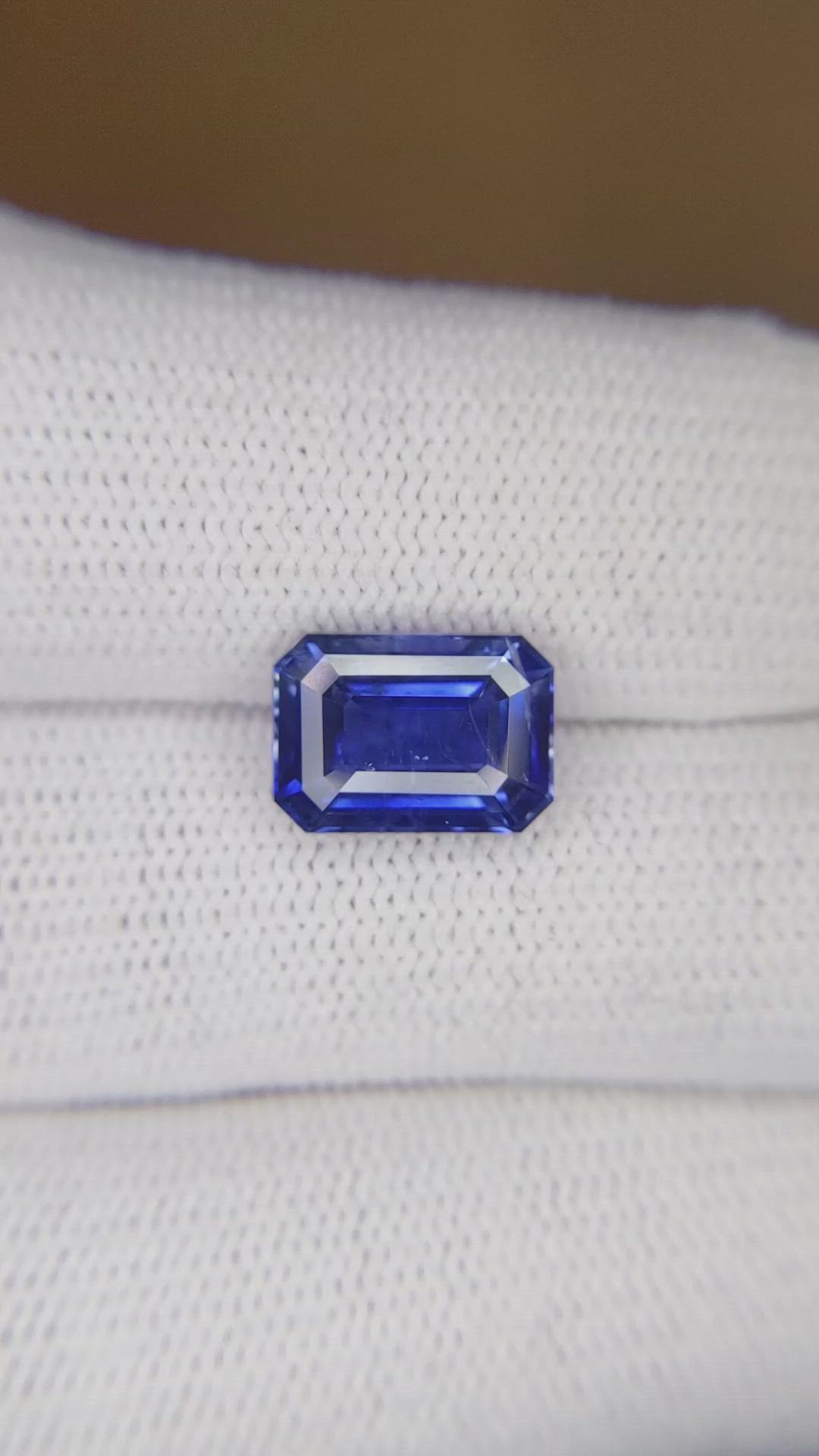 4.03 Ct. Blue Sapphire from Ceylon (Sri Lanka) Size Video