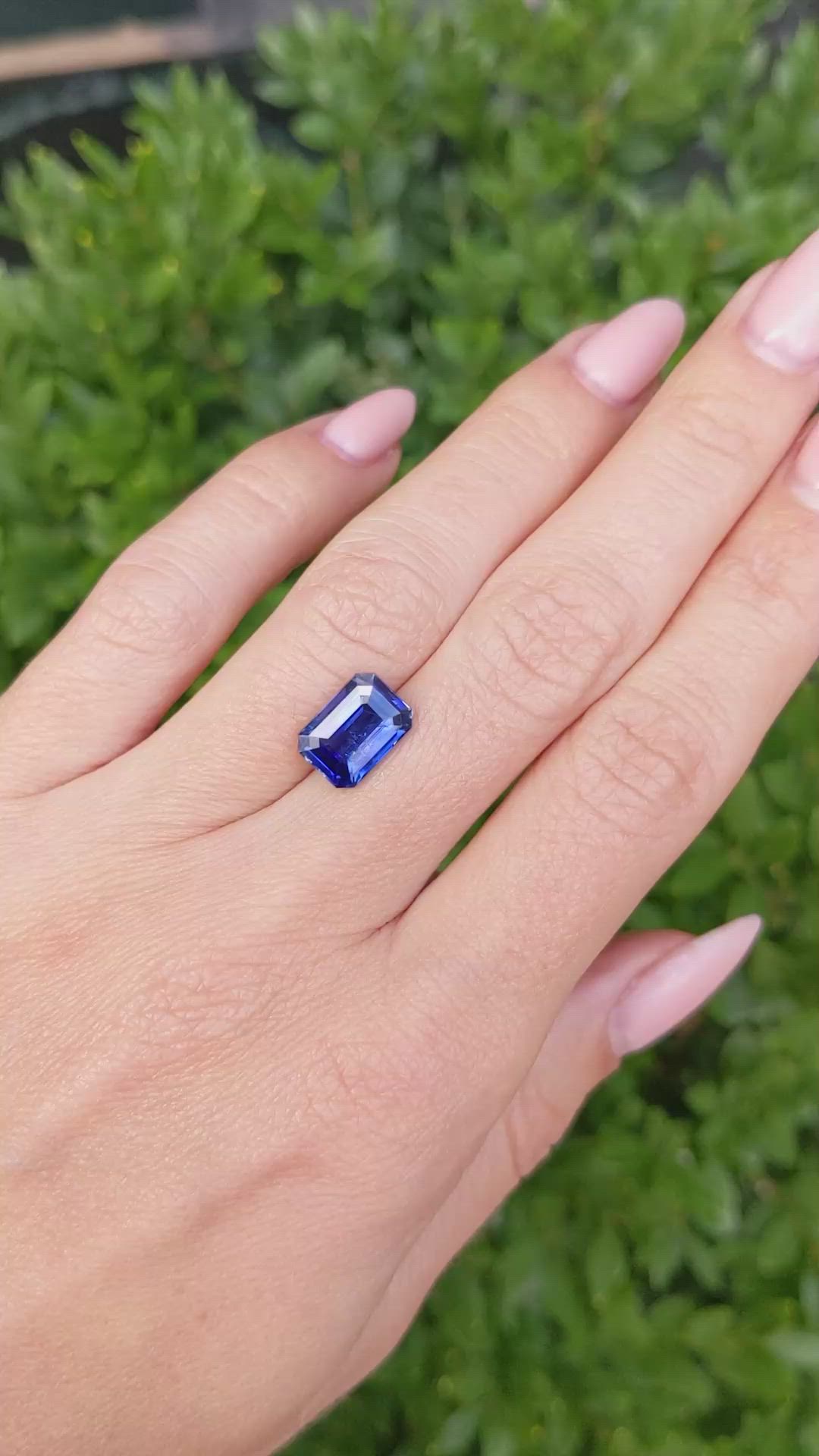 4.03 Ct. Blue Sapphire from Ceylon (Sri Lanka) Size Video