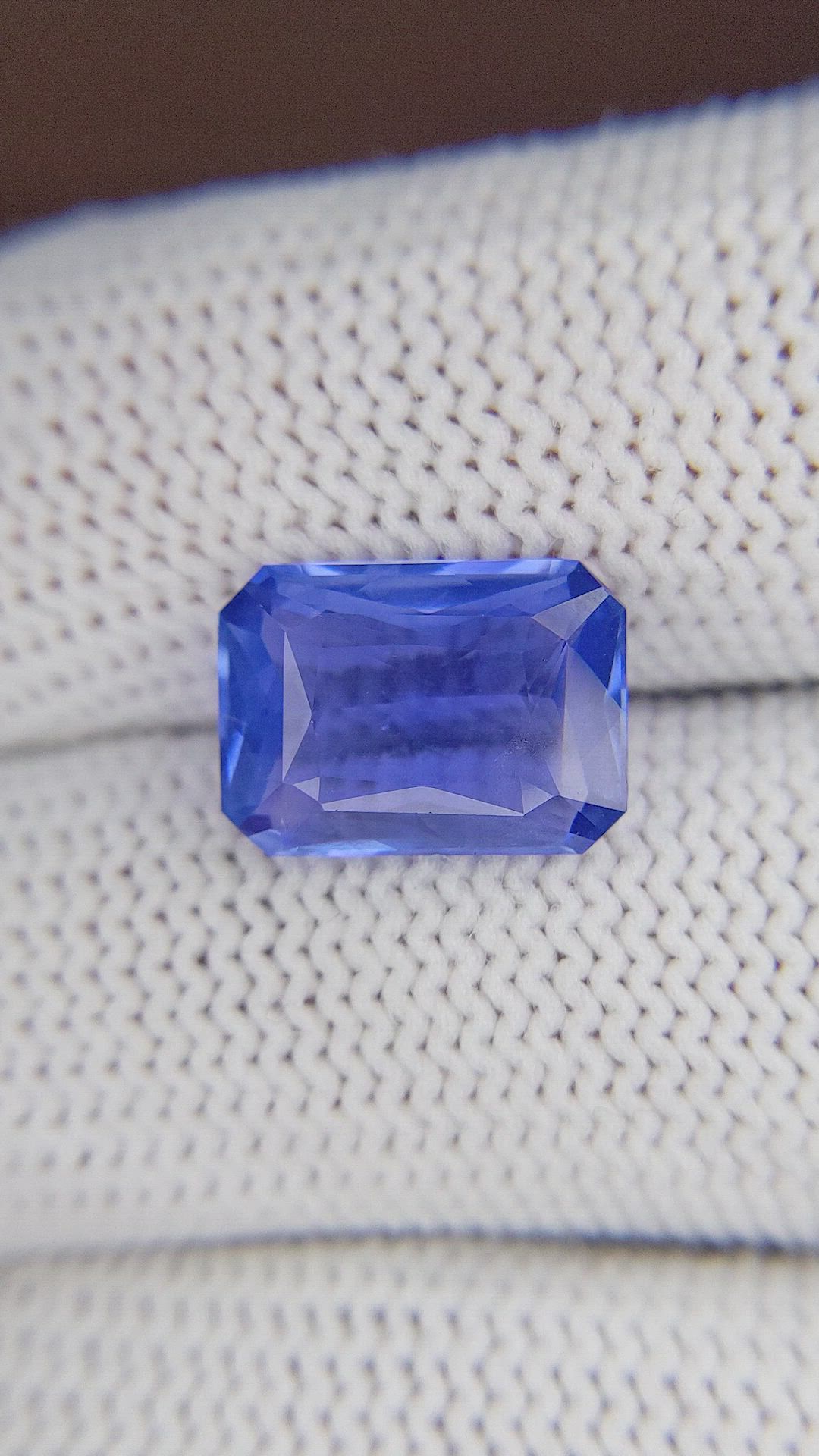 5.54 Ct. Blue Sapphire from Ceylon (Sri Lanka) Size Video