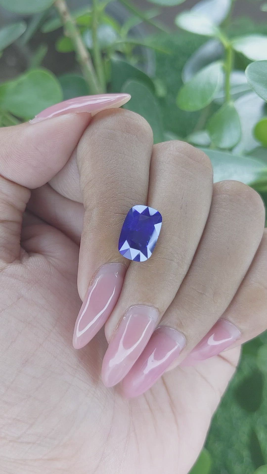 6.13 Ct. Blue Sapphire from Ceylon (Sri Lanka) Size Video