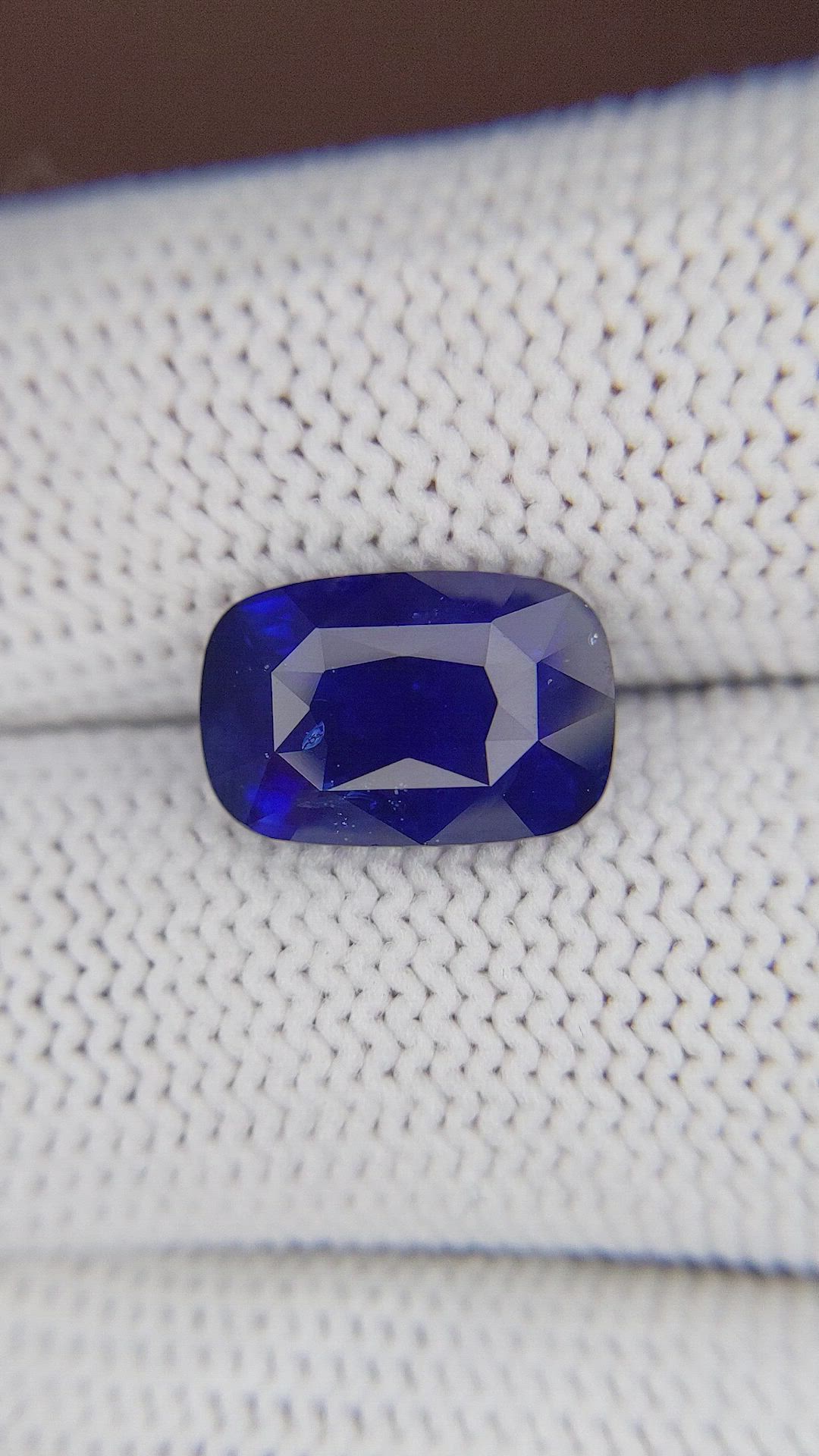 6.13 Ct. Blue Sapphire from Ceylon (Sri Lanka) Size Video