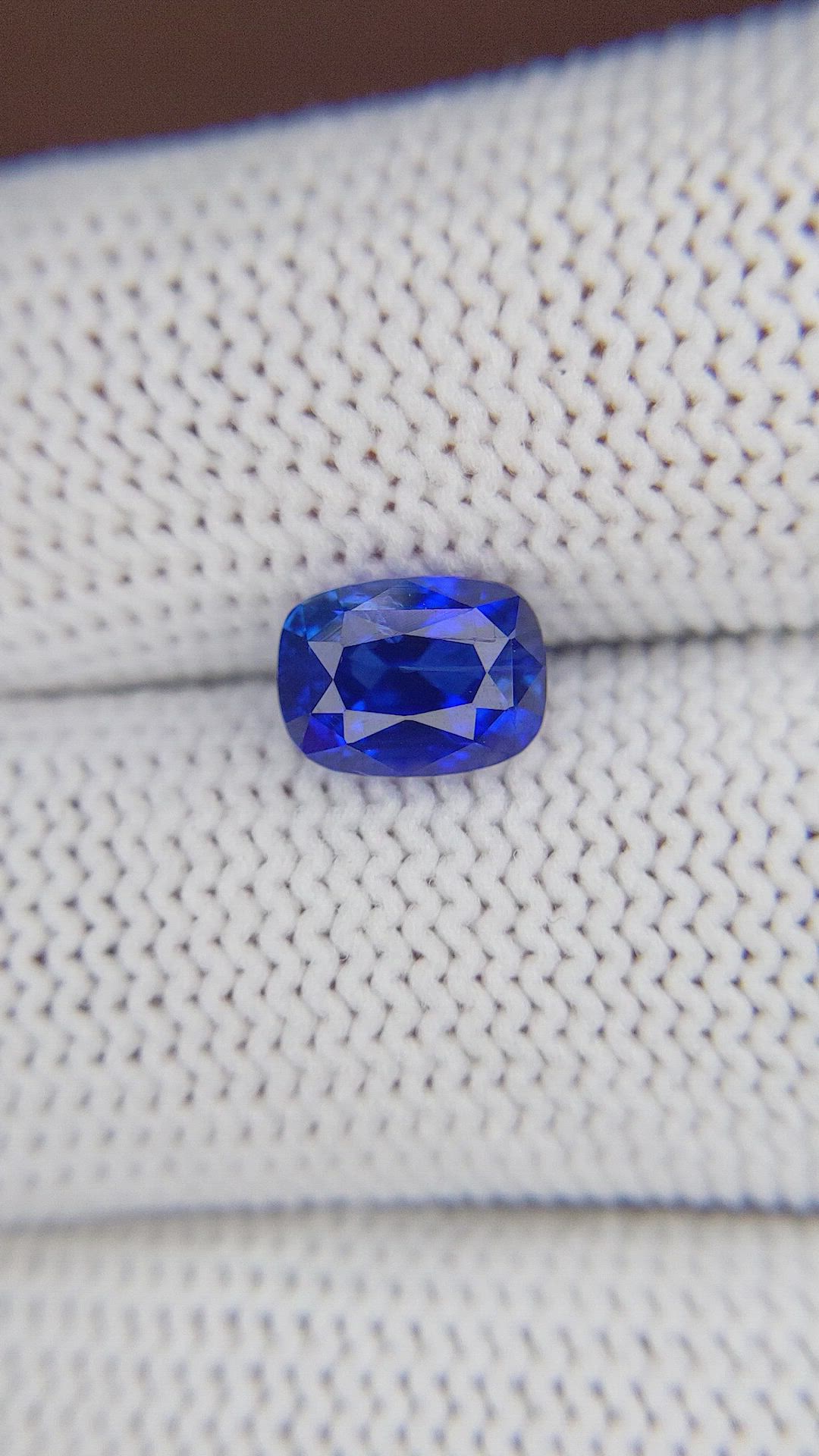 2.54 Ct. Blue Sapphire from Ceylon (Sri Lanka) Size Video