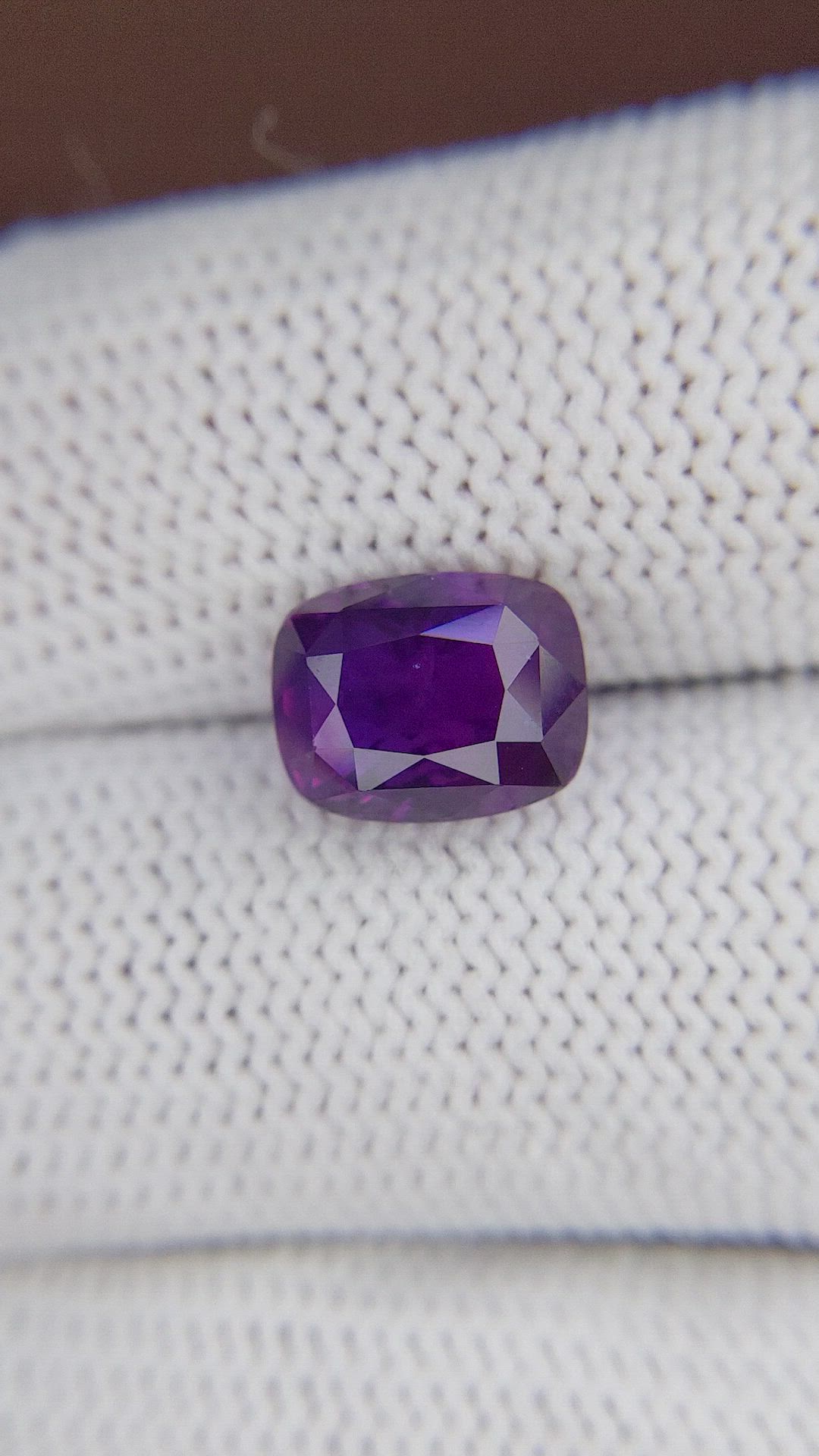 4.01 Ct. Purple Sapphire from Ceylon (Sri Lanka) Size Video