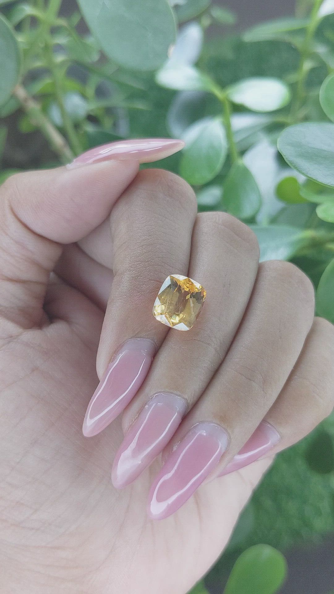 4.64 Ct. Orangish Yellow Sapphire from Ceylon (Sri Lanka) Size Video