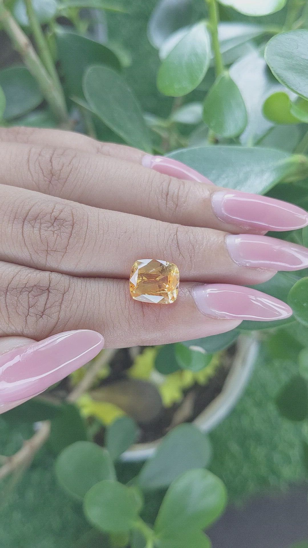4.64 Ct. Orangish Yellow Sapphire from Ceylon (Sri Lanka) Size Video