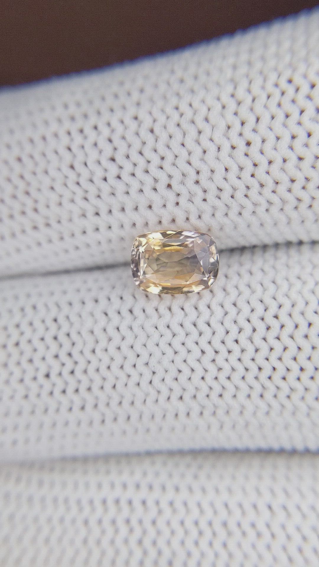 1.55 Ct. Bi Color Sapphire from Ceylon (Sri Lanka) Size Video