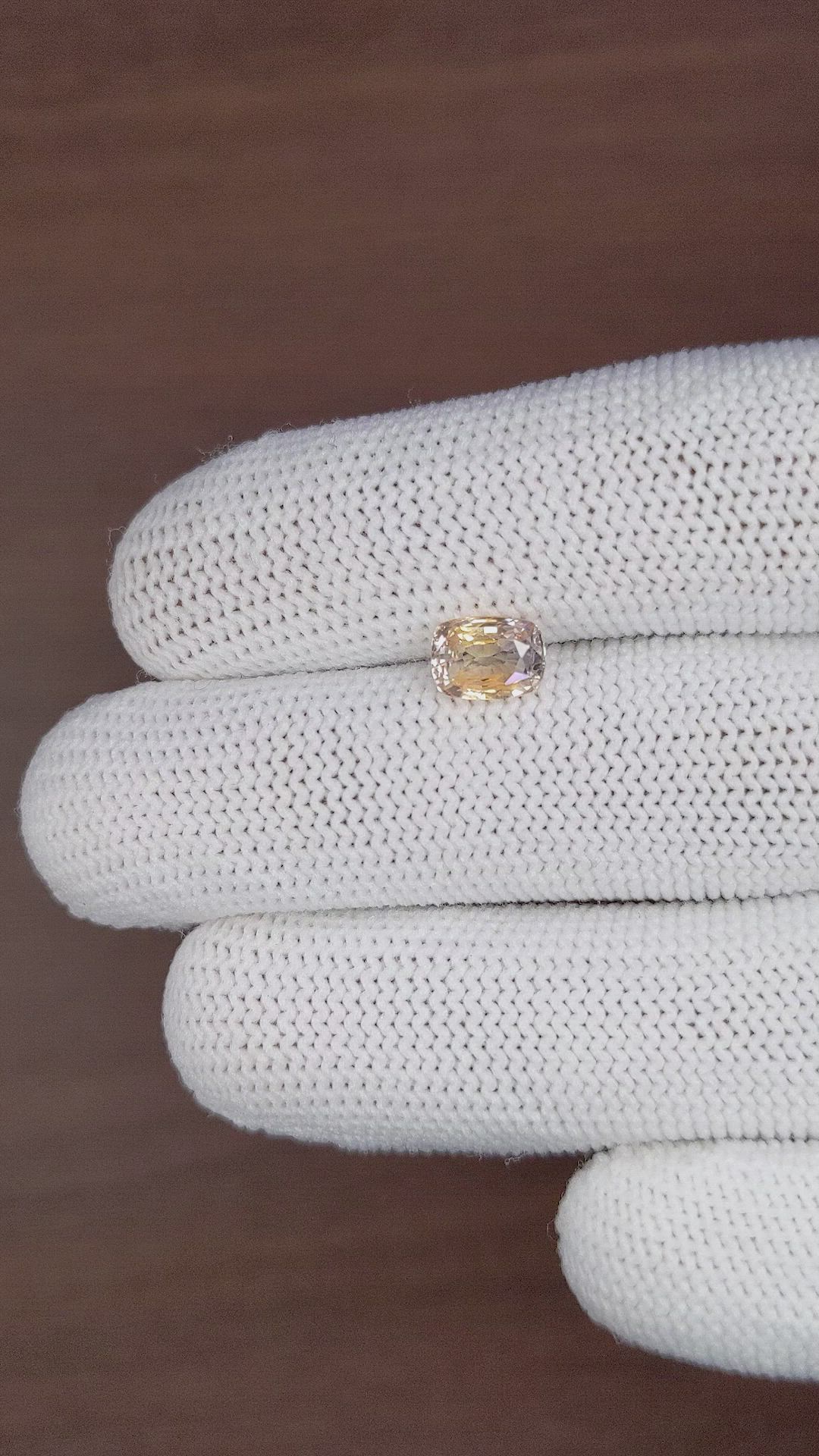 1.55 Ct. Bi Color Sapphire from Ceylon (Sri Lanka) Size Video