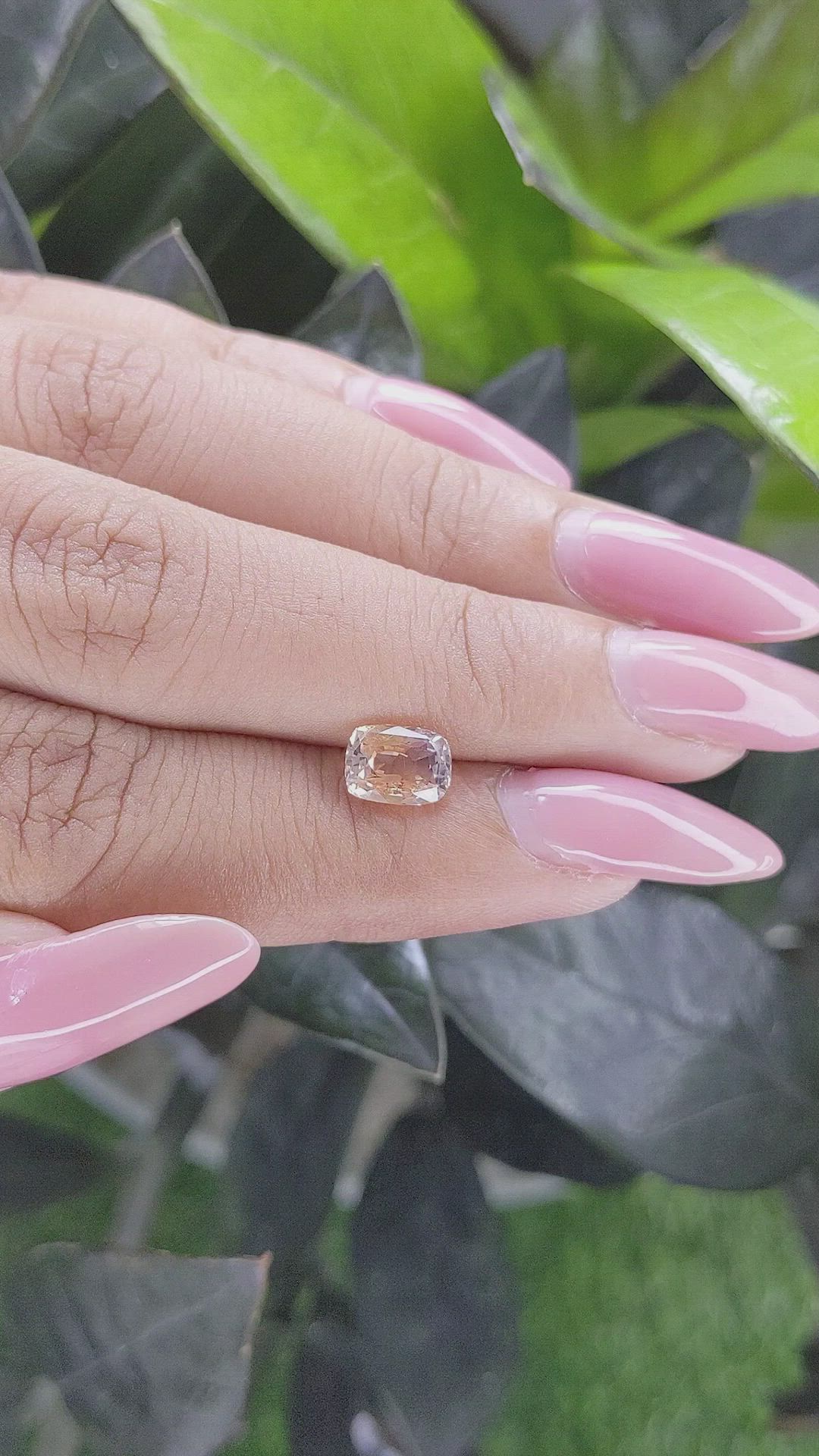 1.55 Ct. Bi Color Sapphire from Ceylon (Sri Lanka) Size Video