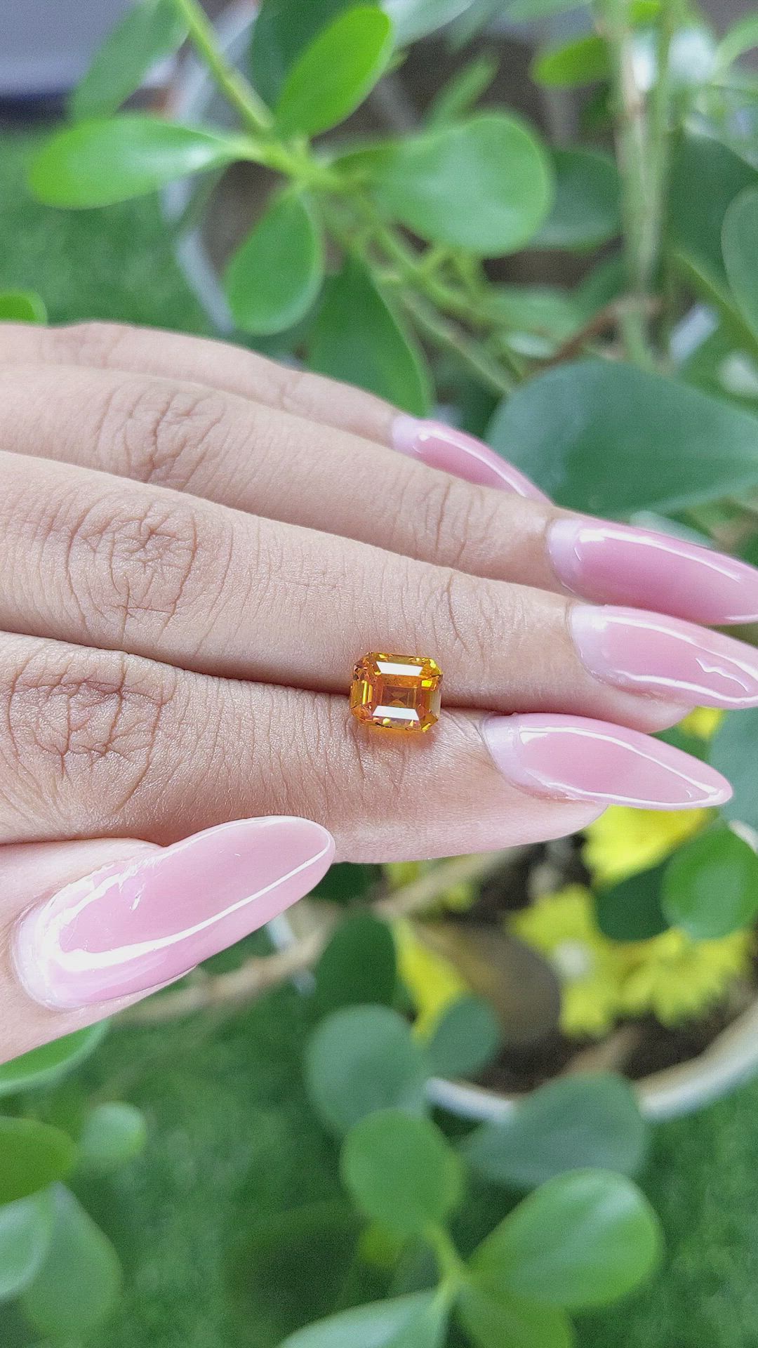 2.51 Ct. Yellowish Orange Sapphire from Ceylon (Sri Lanka) Size Video