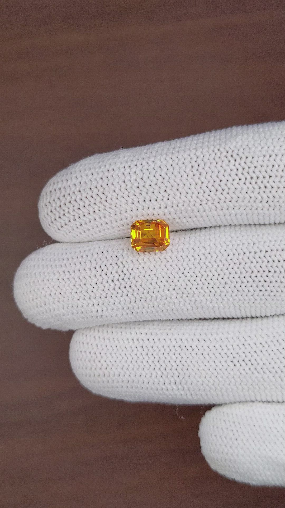 2.51 Ct. Yellowish Orange Sapphire from Ceylon (Sri Lanka) Size Video