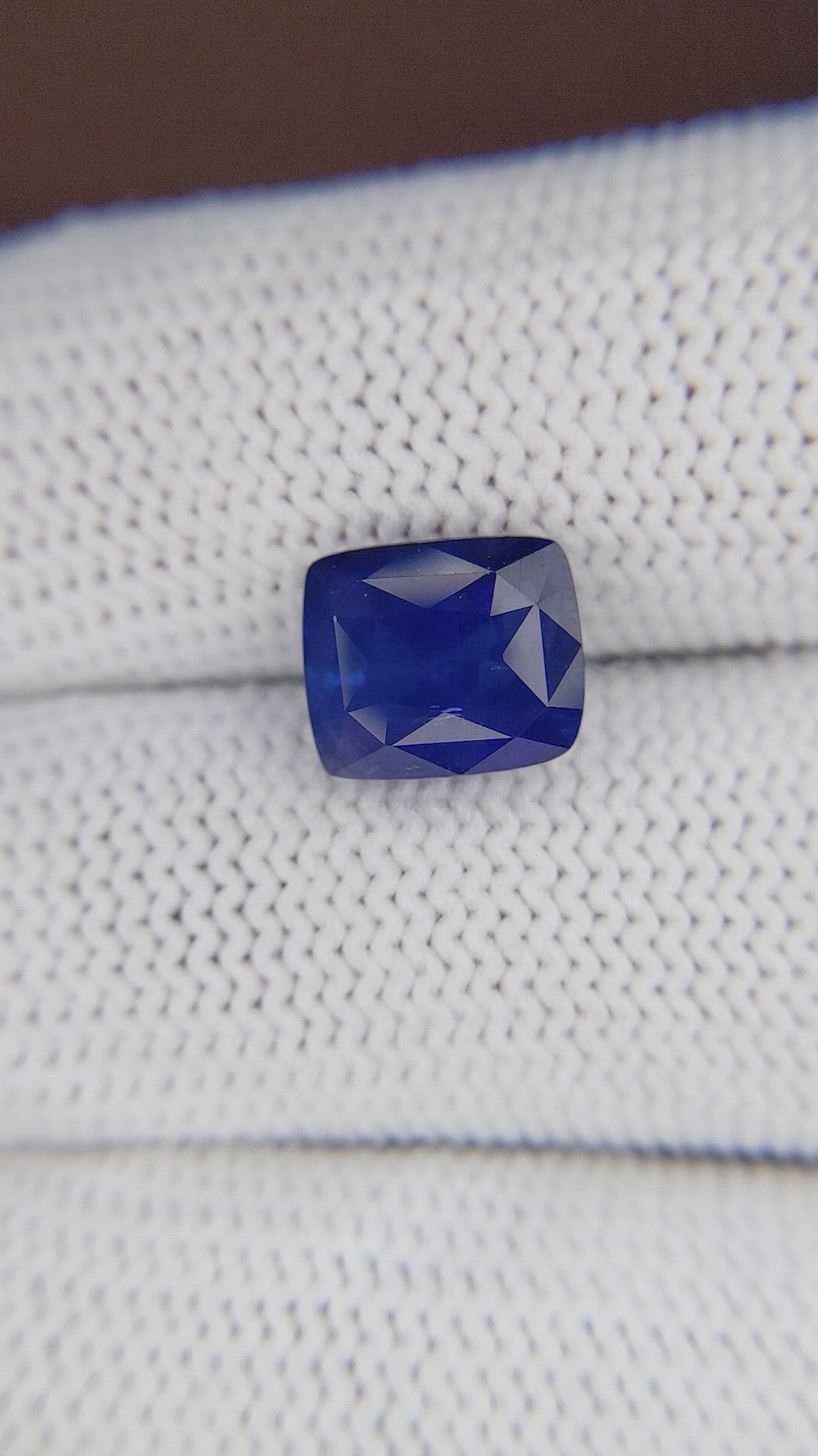 4.02 Ct. Blue Sapphire from Ceylon (Sri Lanka) Size Video