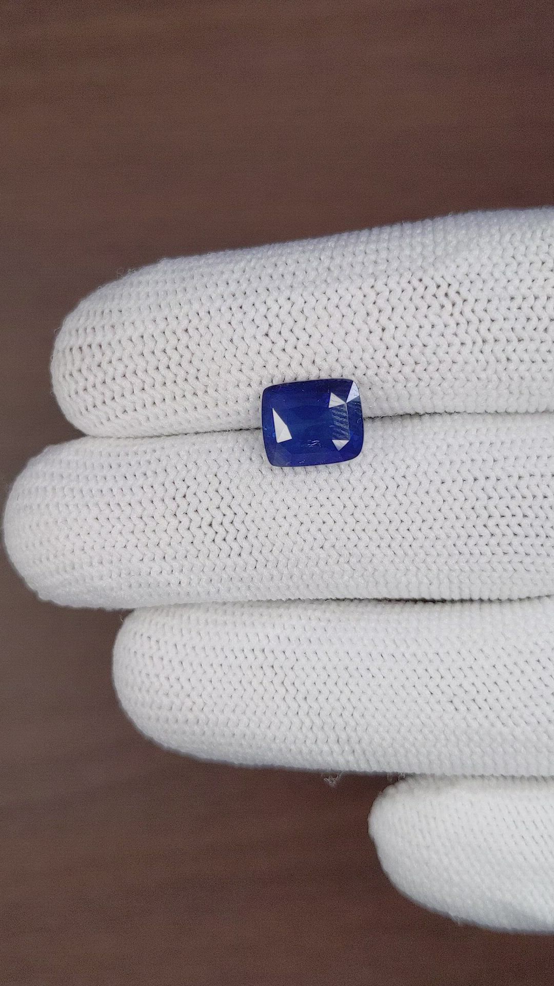 4.02 Ct. Blue Sapphire from Ceylon (Sri Lanka) Size Video