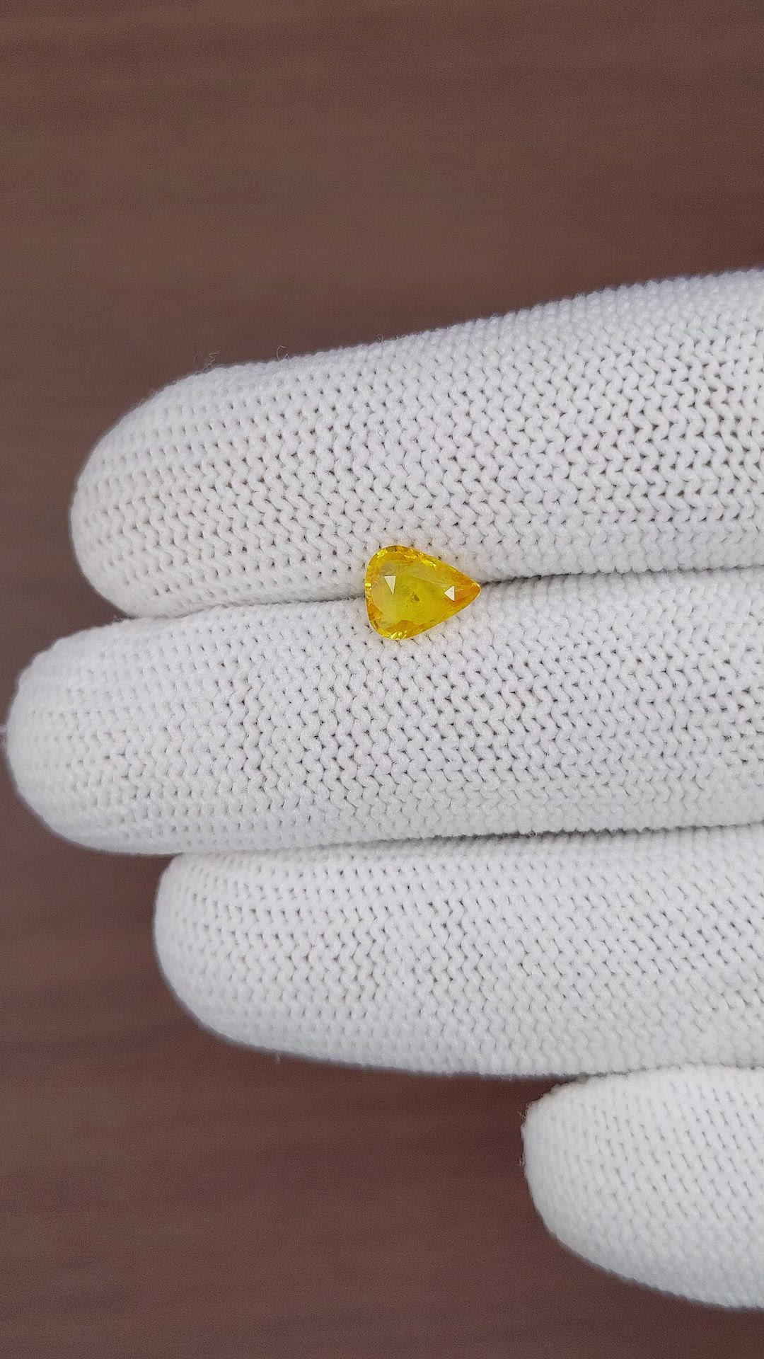 1.01 Ct. Yellow Sapphire from Ceylon (Sri Lanka) Size Video