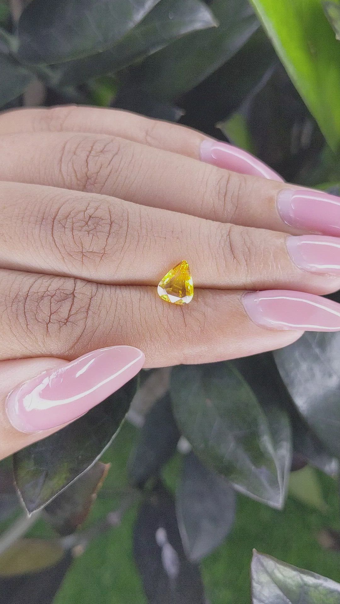 1.01 Ct. Yellow Sapphire from Ceylon (Sri Lanka) Size Video