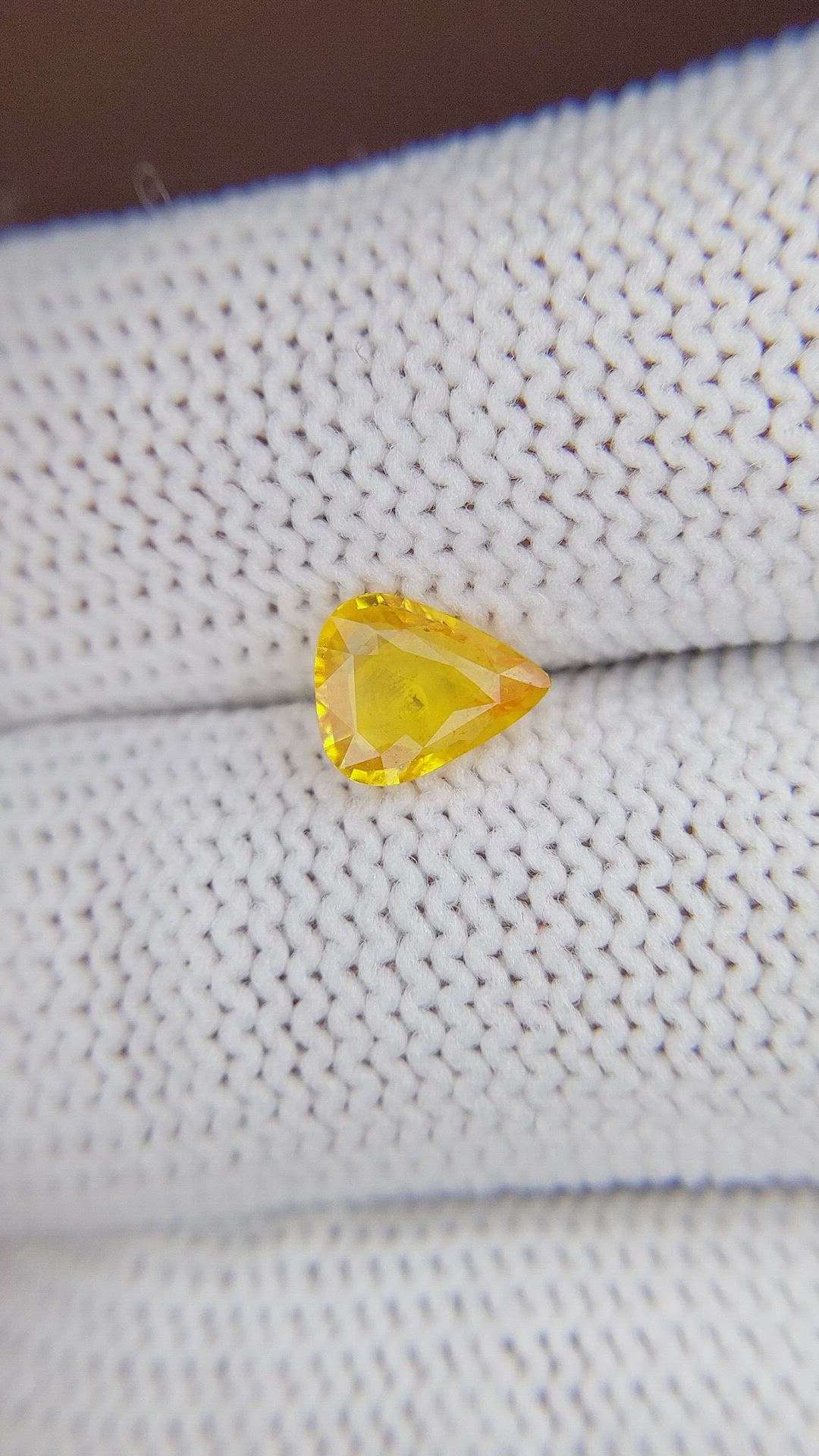 1.01 Ct. Yellow Sapphire from Ceylon (Sri Lanka) Size Video