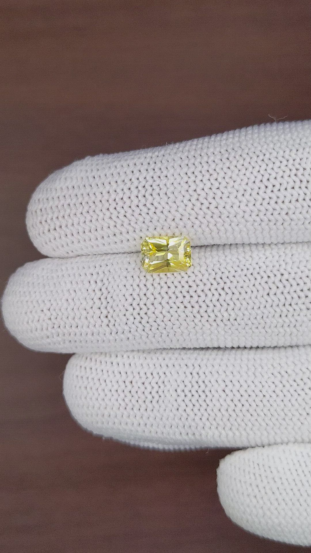1.73 Ct. Yellow Sapphire from Ceylon (Sri Lanka) Size Video