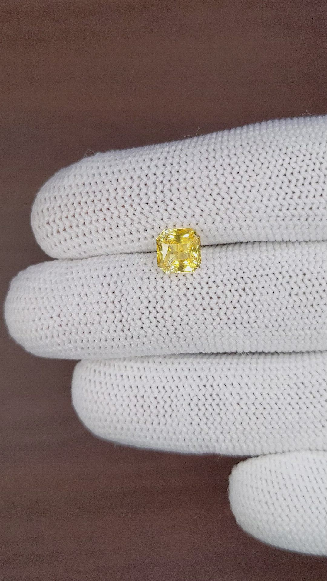 2.07 Ct. Yellow Sapphire from Ceylon (Sri Lanka) Size Video