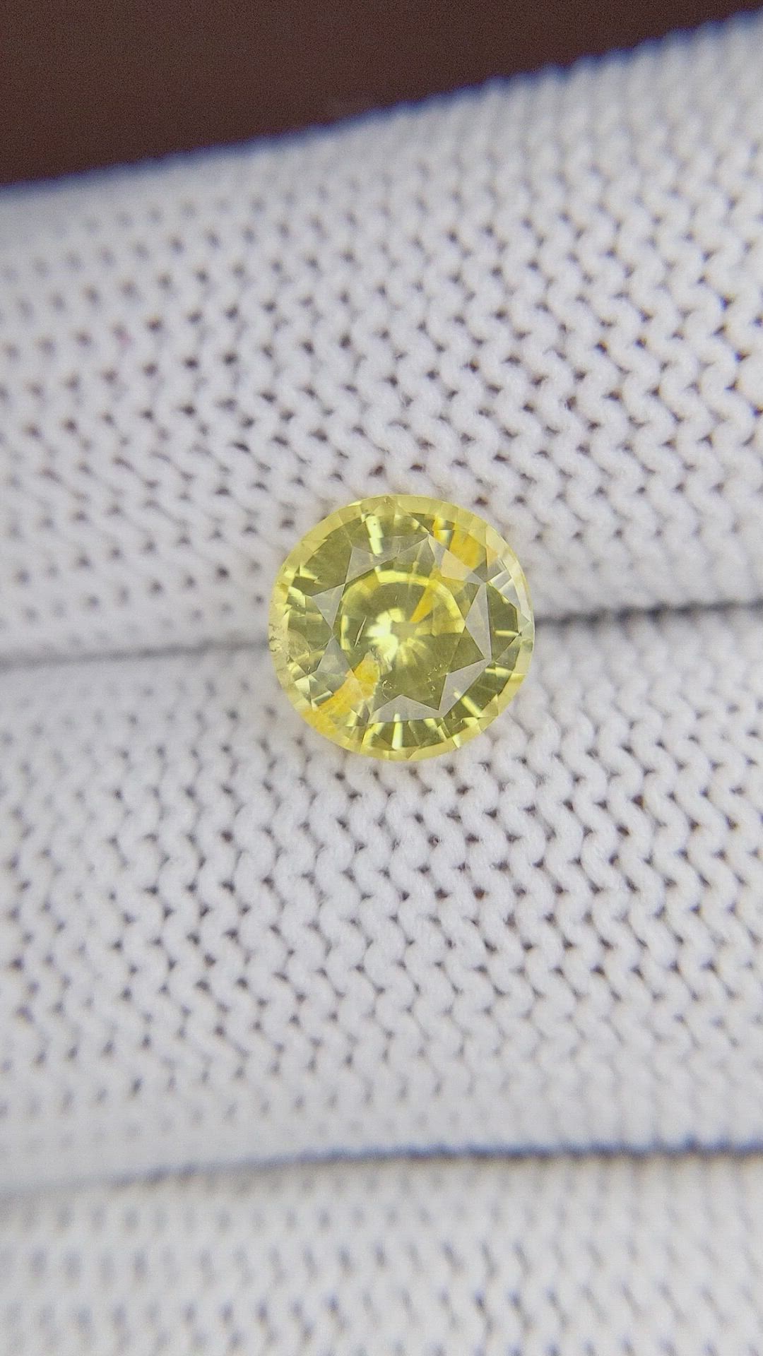 2.83 Ct. Yellow Sapphire from Ceylon (Sri Lanka) Size Video