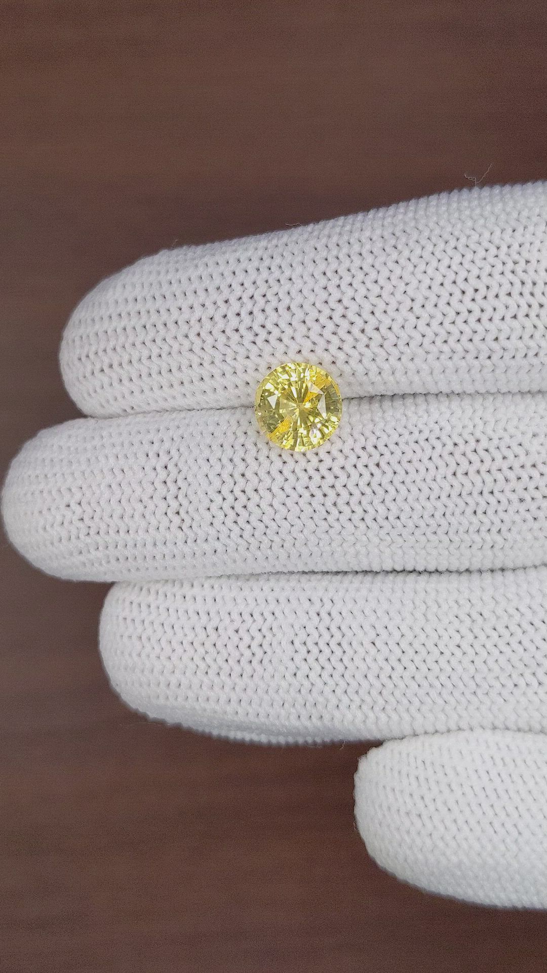 2.83 Ct. Yellow Sapphire from Ceylon (Sri Lanka) Size Video