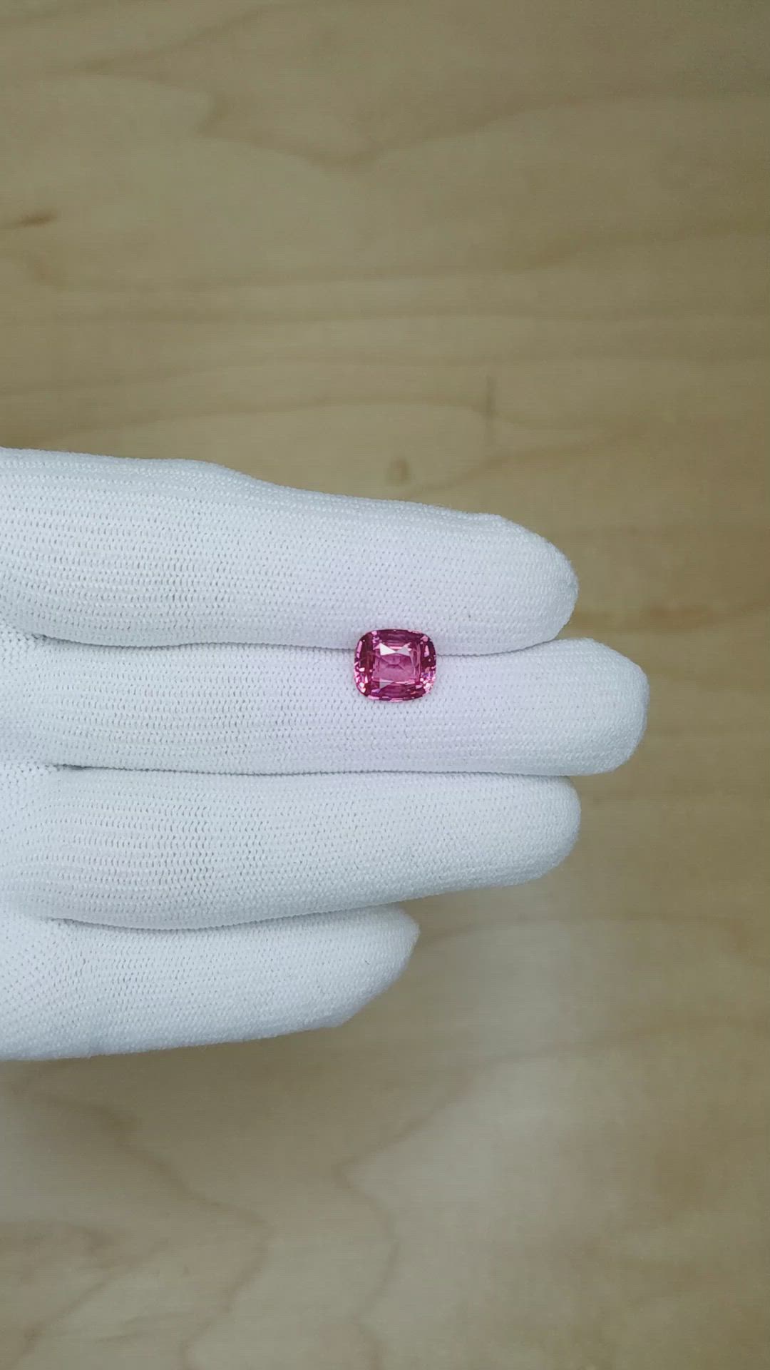 3.02 Ct. Purplish Pink Sapphire from Ceylon (Sri Lanka) Size Video