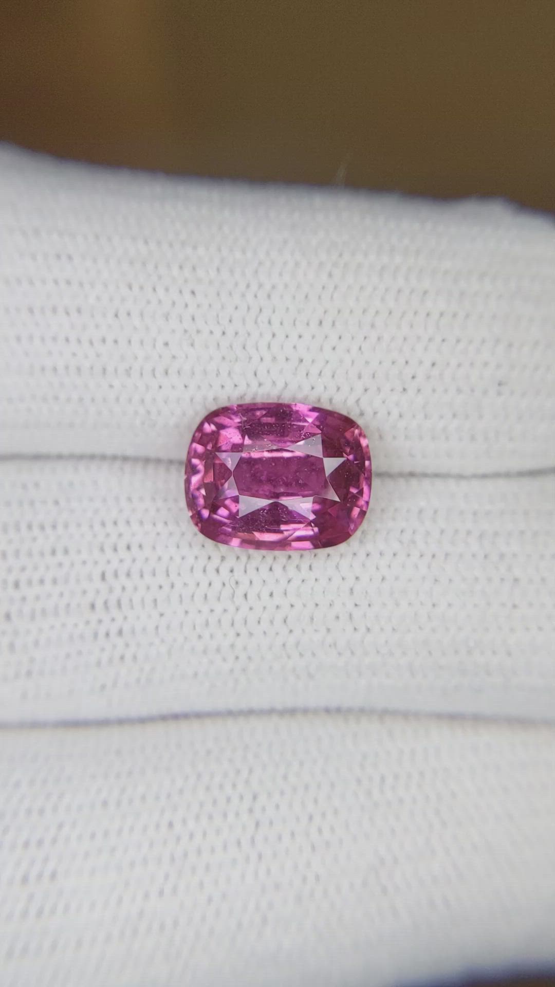 4.08 Ct. Purplish Pink Sapphire from Ceylon (Sri Lanka) Size Video