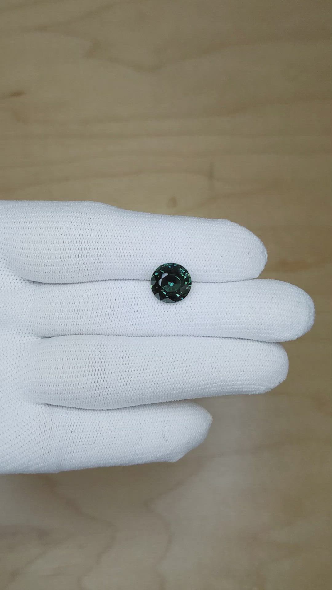 4.15 Ct. Bluish Green Sapphire from Ceylon (Sri Lanka) Size Video