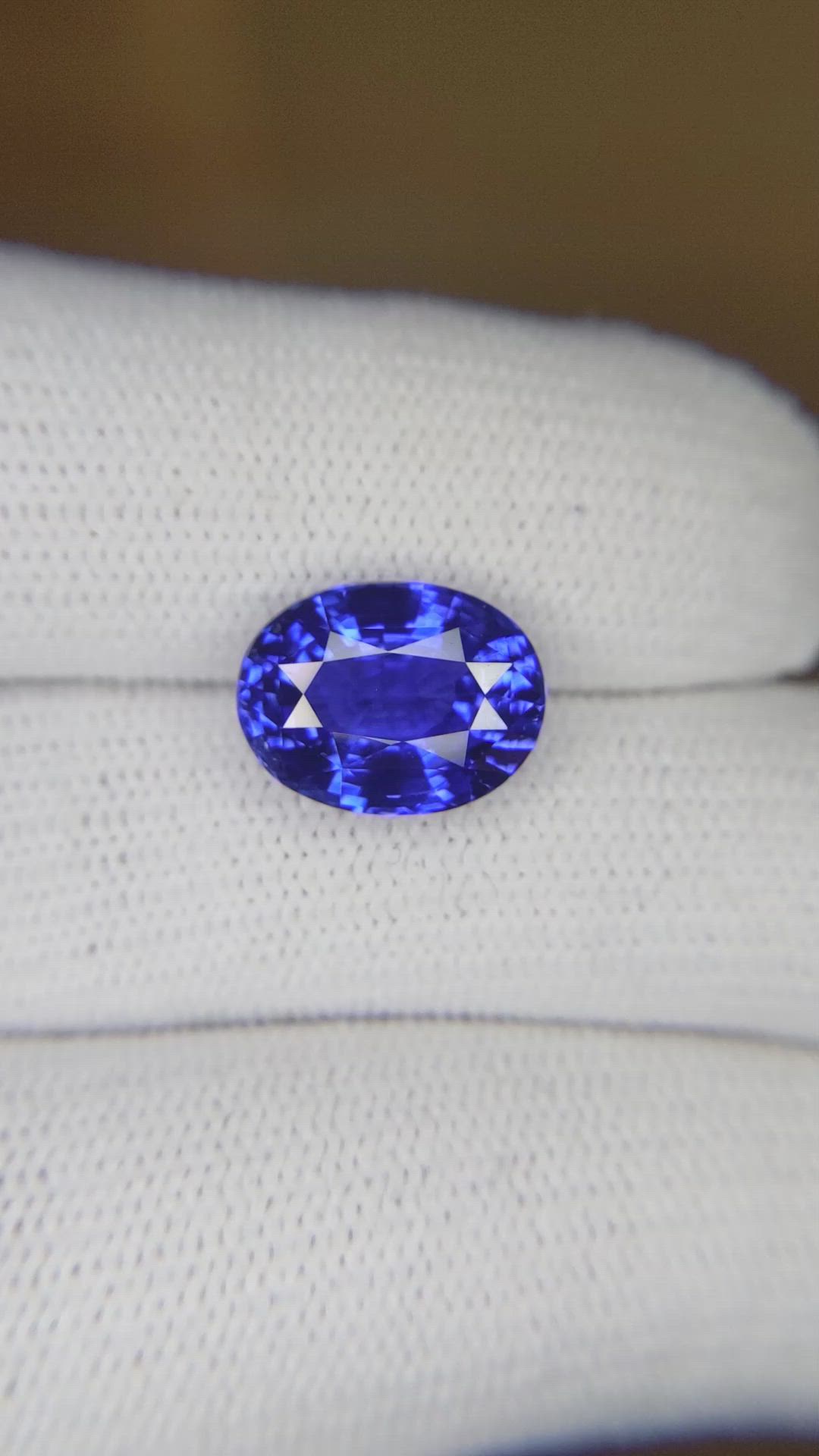 5.07 Ct. Blue Sapphire from Ceylon (Sri Lanka) Size Video