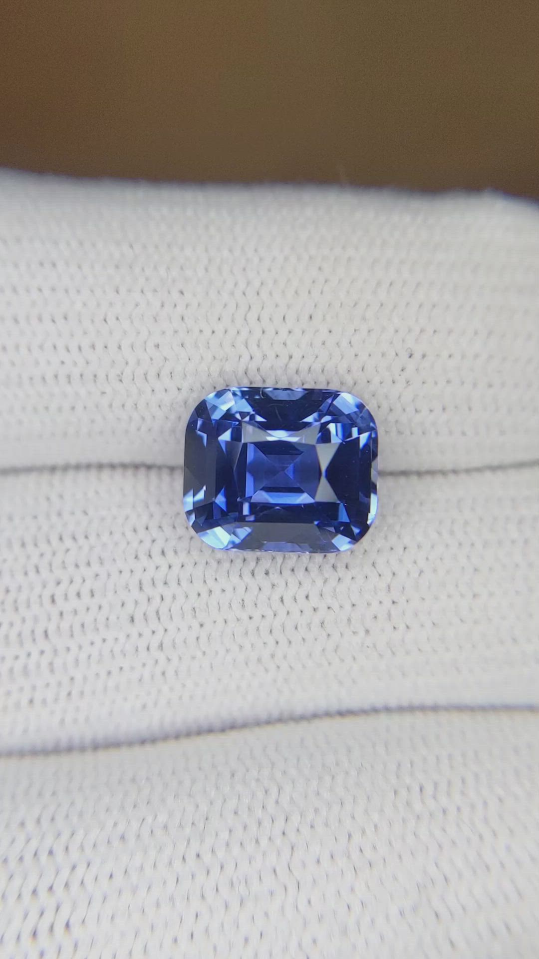 5.26 Ct. Blue Sapphire from Ceylon (Sri Lanka) Size Video