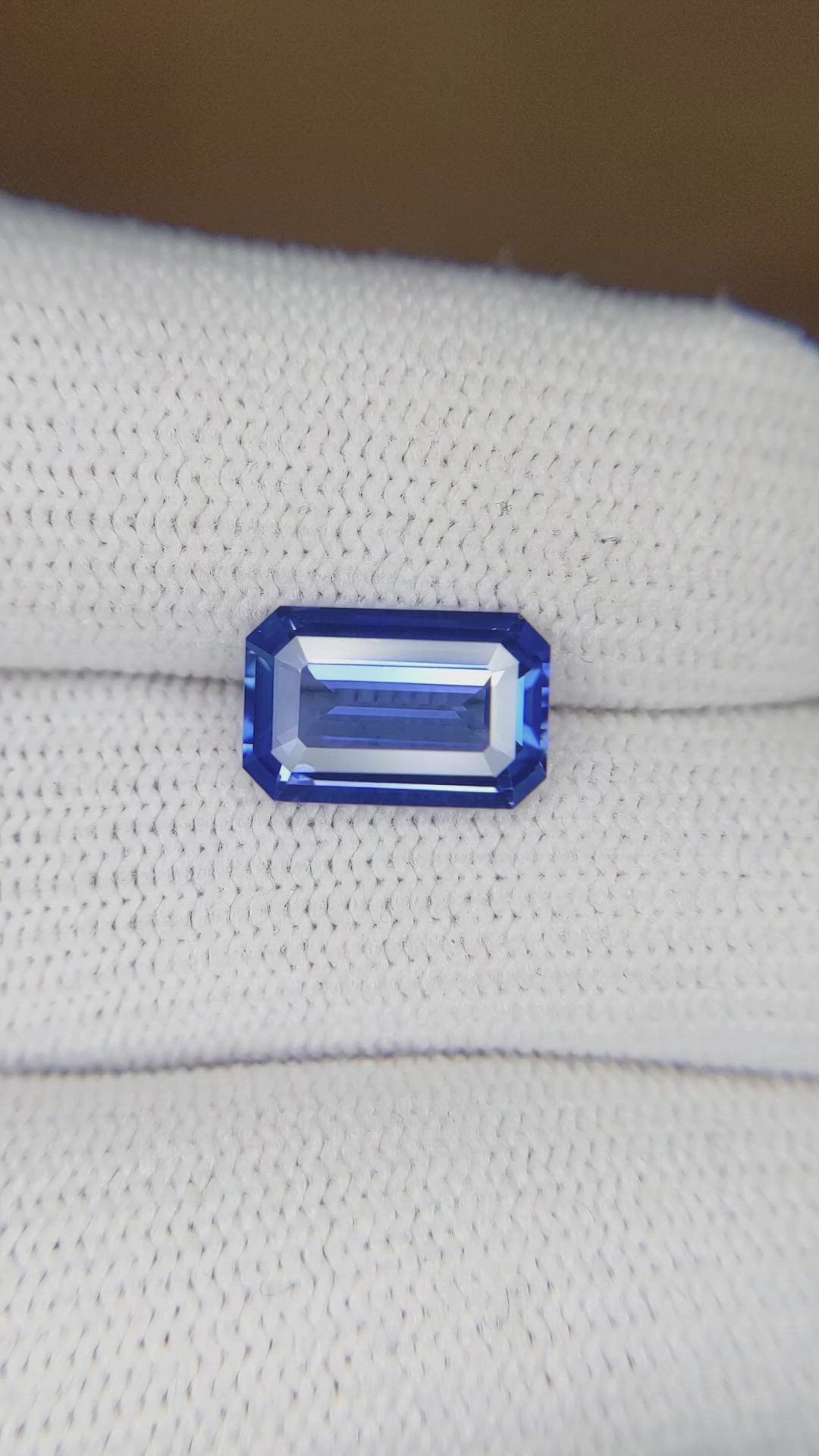 3.04 Ct. Blue Sapphire from Ceylon (Sri Lanka) Size Video