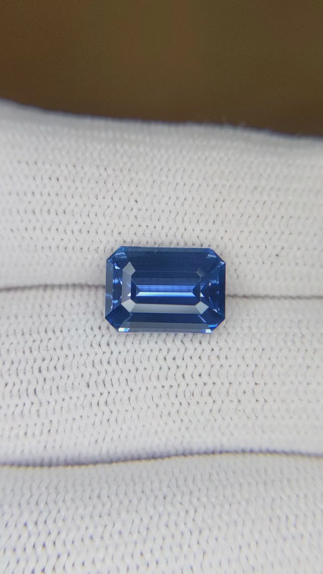 4.00 Ct. Blue Sapphire from Ceylon (Sri Lanka) Size Video