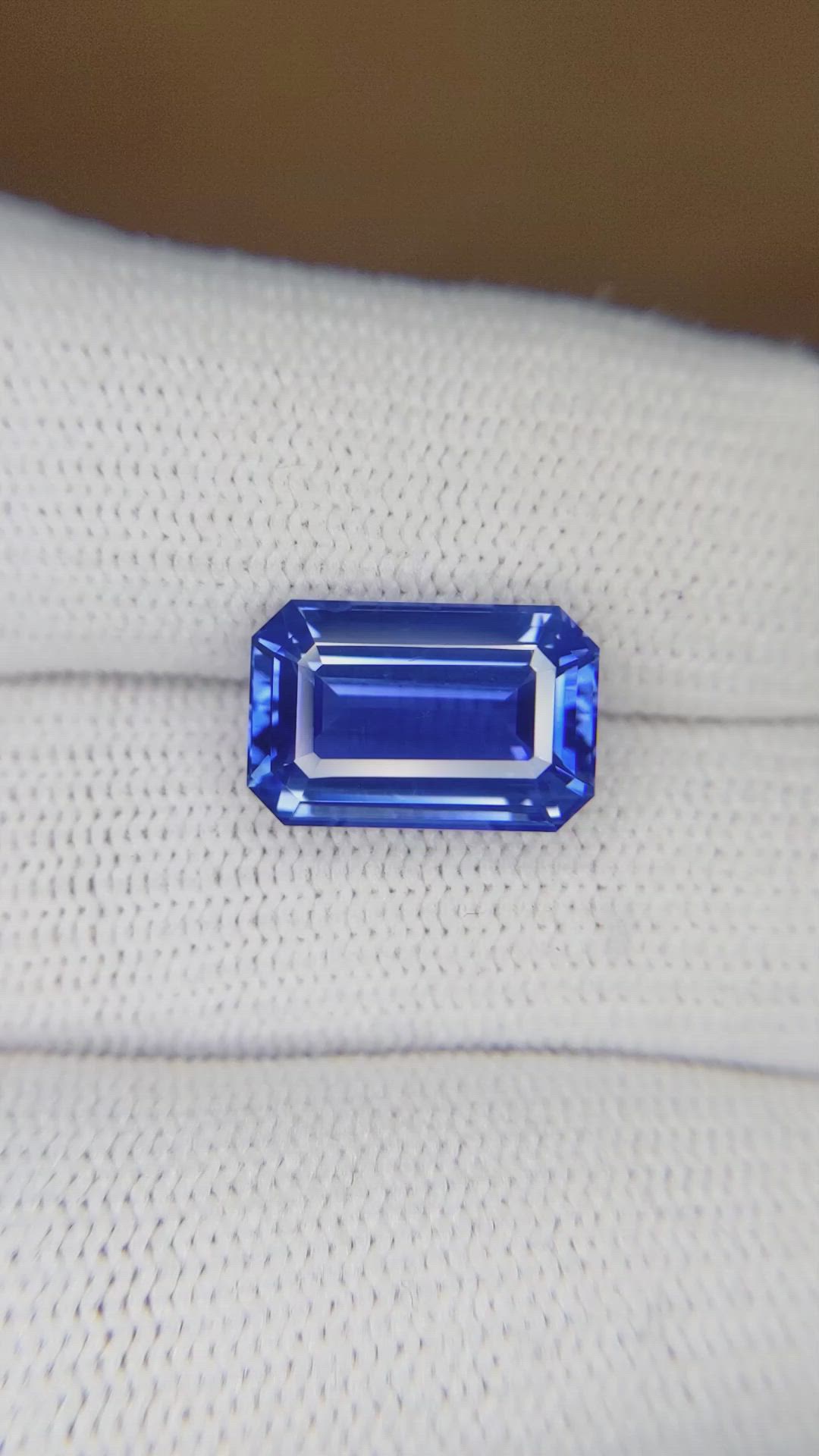6.67 Ct. Blue Sapphire from Ceylon (Sri Lanka) Size Video