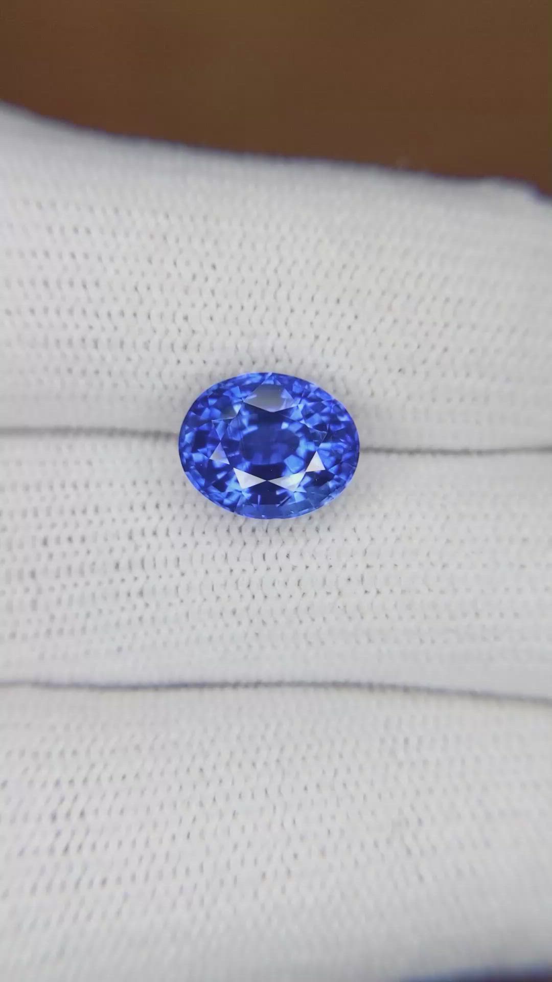 3.63 Ct. Blue Sapphire from Ceylon (Sri Lanka) Size Video