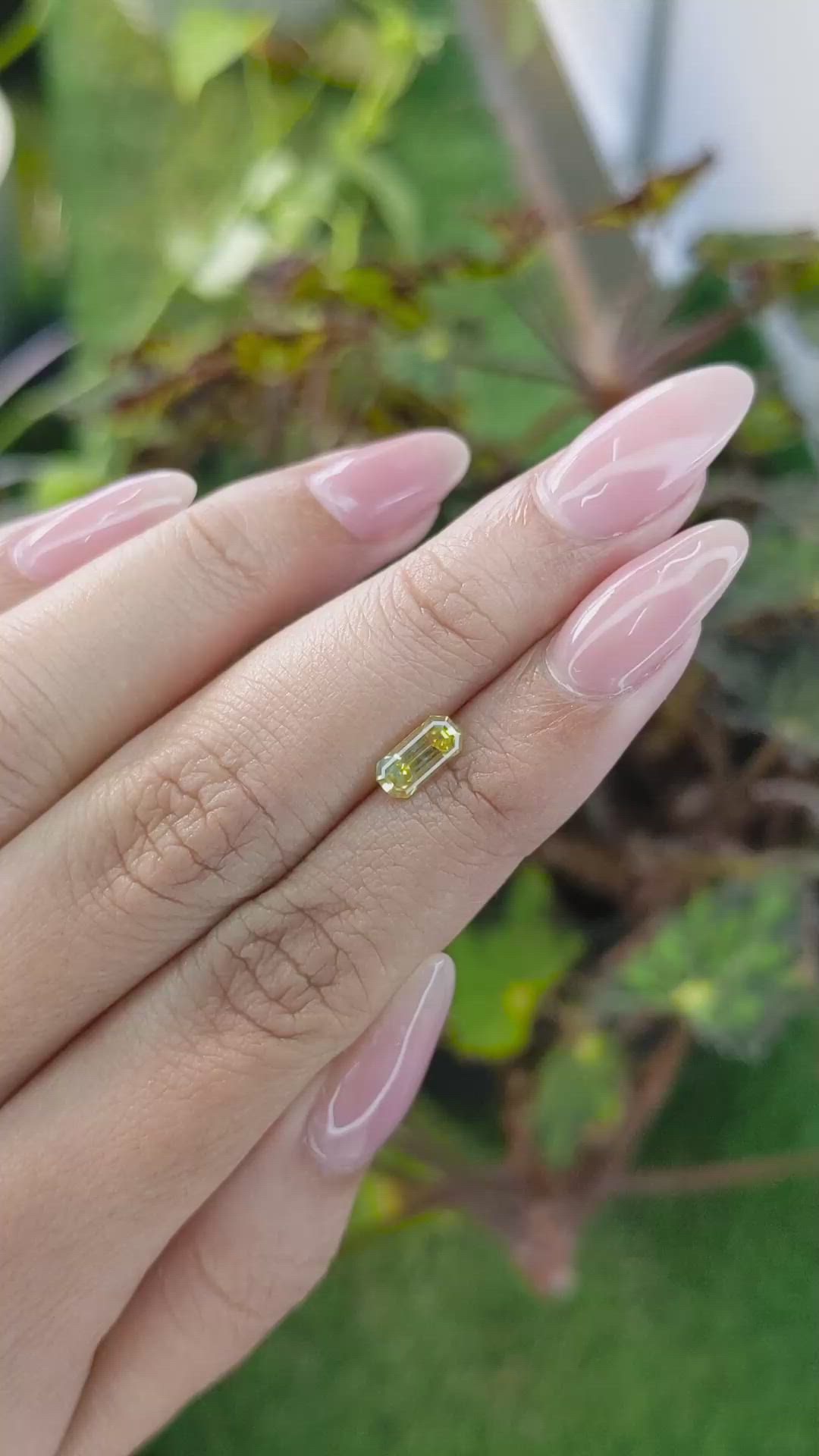 0.85 Ct. Greenish Yellow Sapphire from Ceylon (Sri Lanka) Size Video