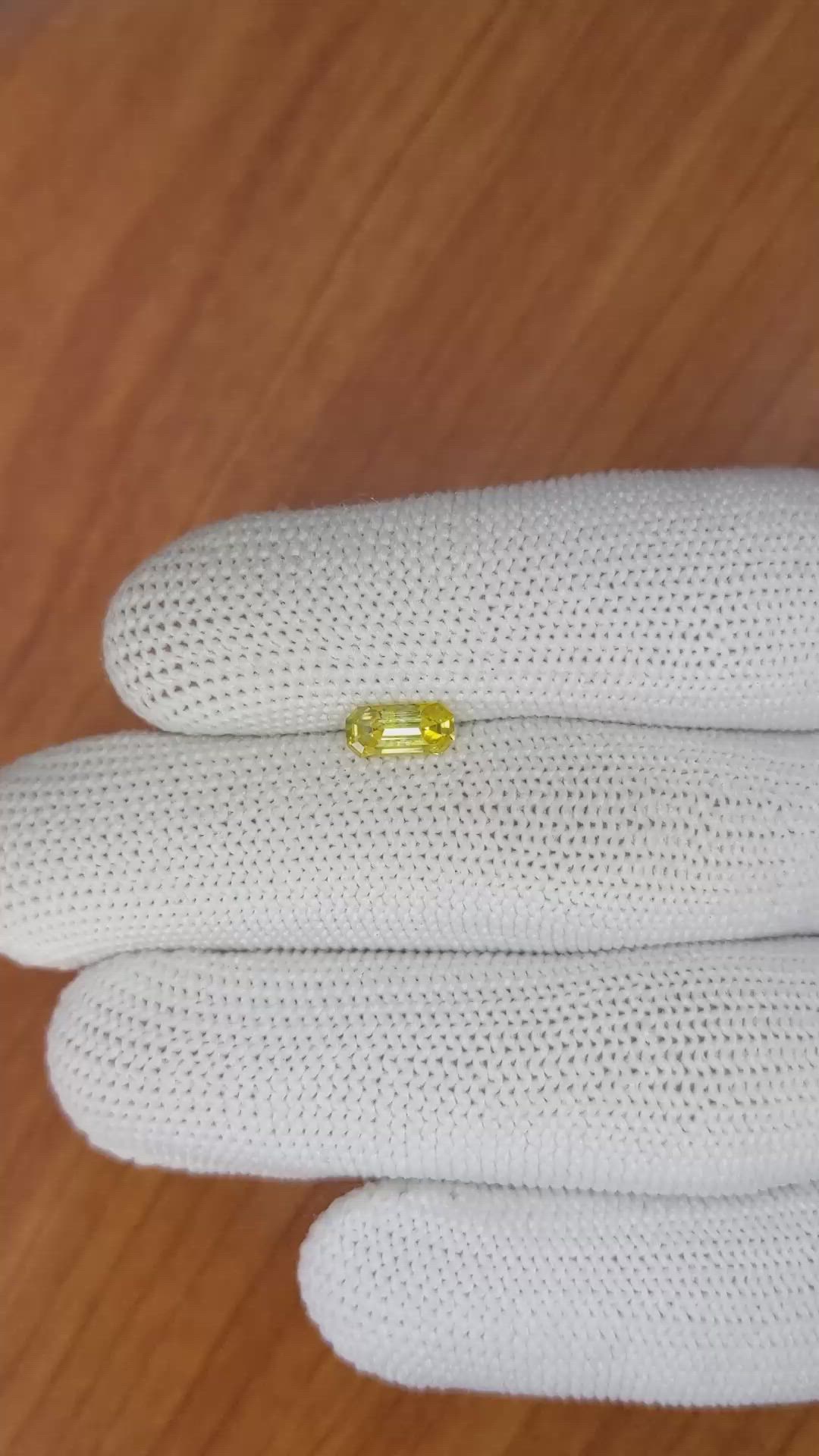 0.85 Ct. Greenish Yellow Sapphire from Ceylon (Sri Lanka) Size Video