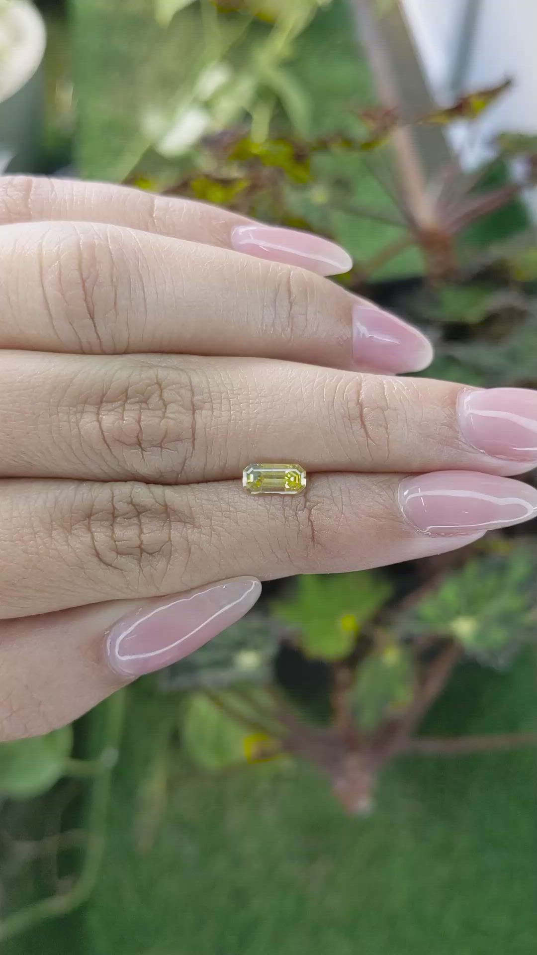 0.85 Ct. Greenish Yellow Sapphire from Ceylon (Sri Lanka) Size Video