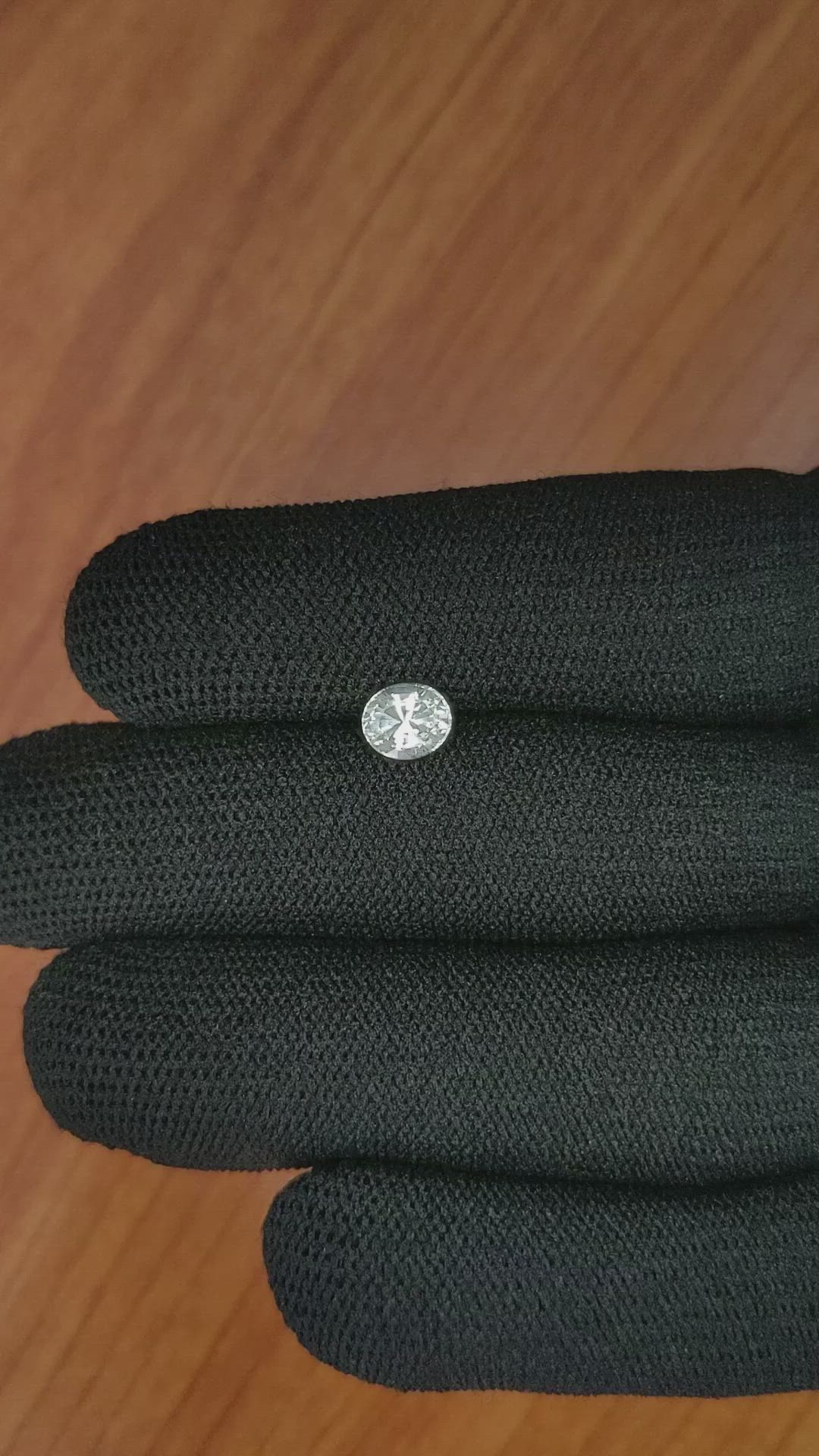 1.15 Ct. White Sapphire from Ceylon (Sri Lanka) Size Video
