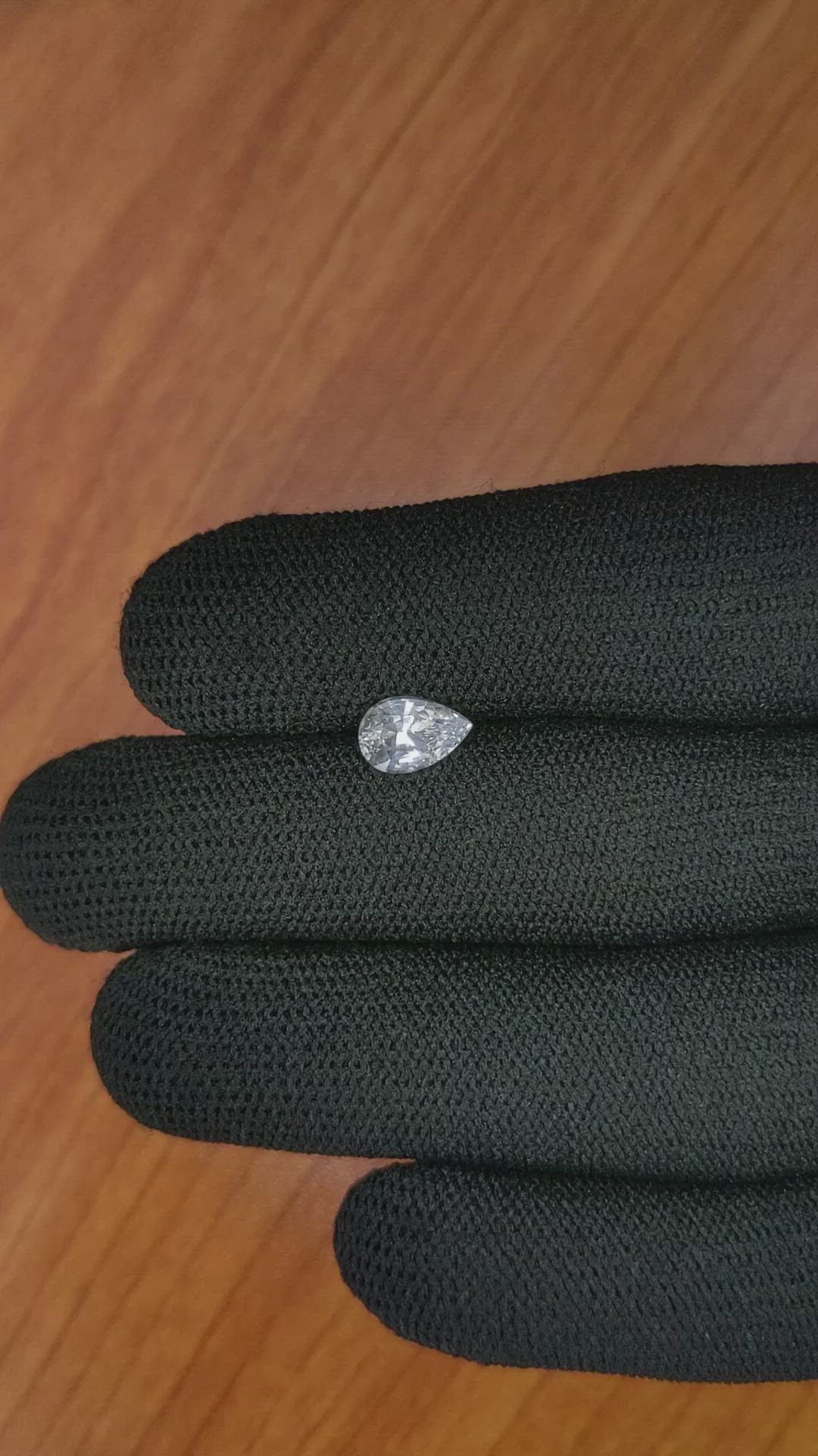 1.28 Ct. White Sapphire from Ceylon (Sri Lanka) Size Video