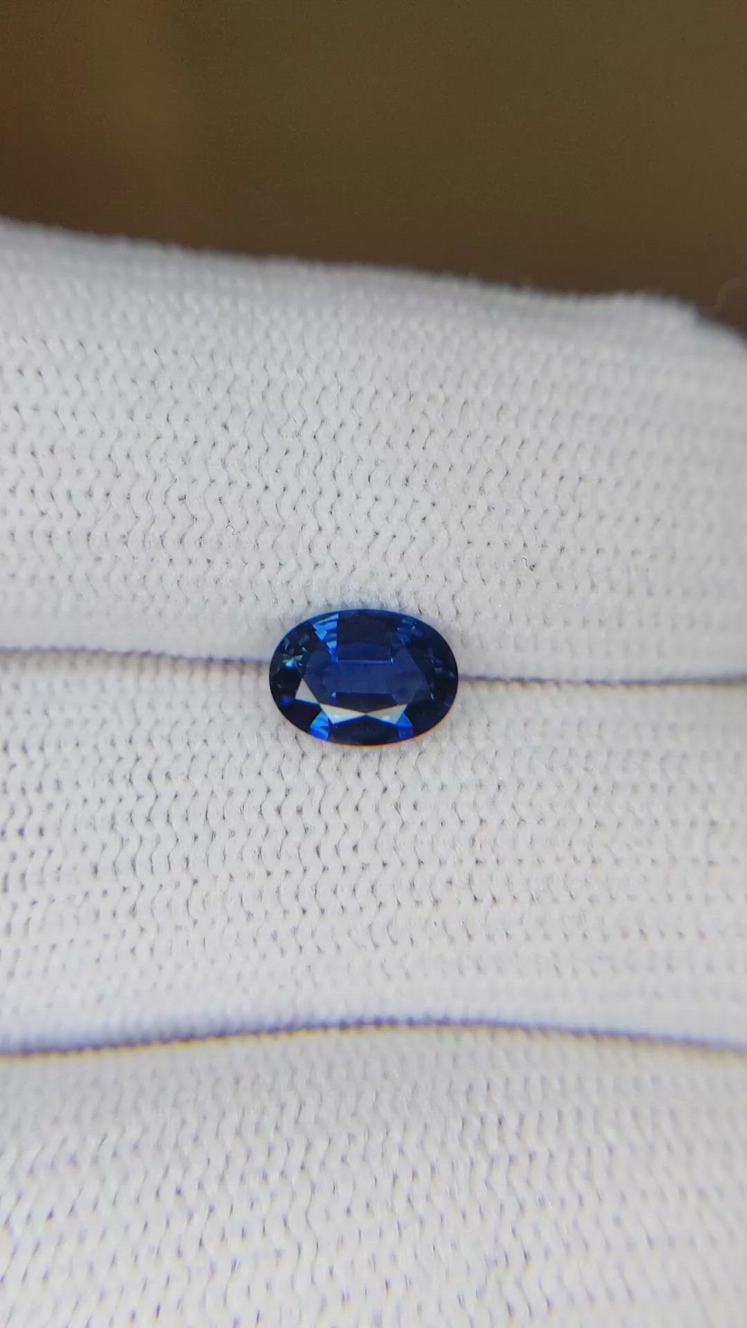 0.94 Ct. Blue Sapphire from Ceylon (Sri Lanka) Size Video