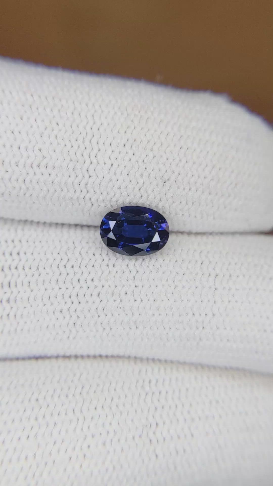 1.07 Ct. Blue Sapphire from Ceylon (Sri Lanka) Size Video