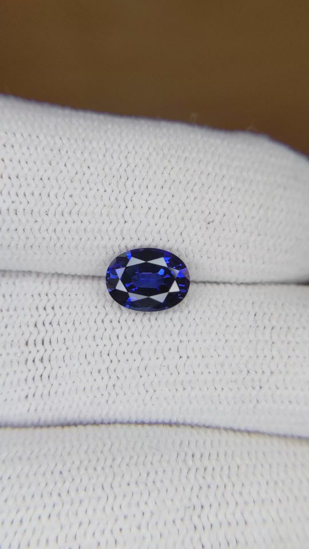 1.39 Ct. Blue Sapphire from Ceylon (Sri Lanka) Size Video