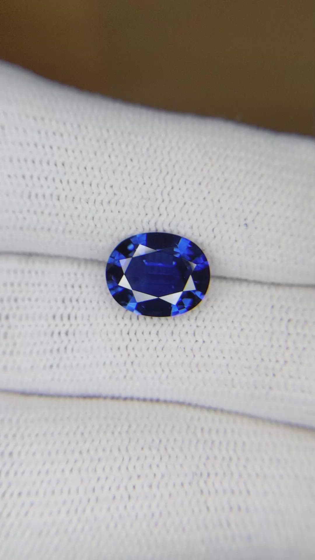 2.79 Ct. Blue Sapphire from Ceylon (Sri Lanka) Size Video