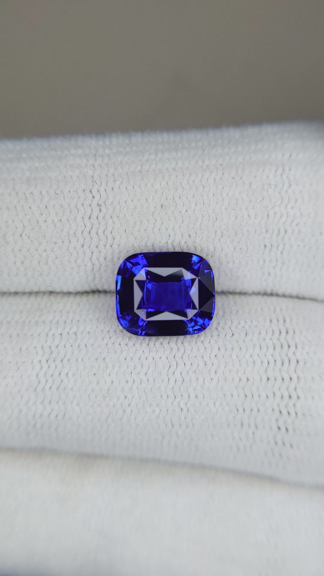 3.12 Ct. Blue Sapphire from Ceylon (Sri Lanka) Size Video