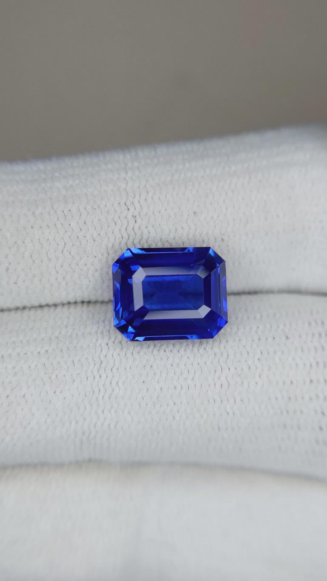 5.62 Ct. Blue Sapphire from Ceylon (Sri Lanka) Size Video