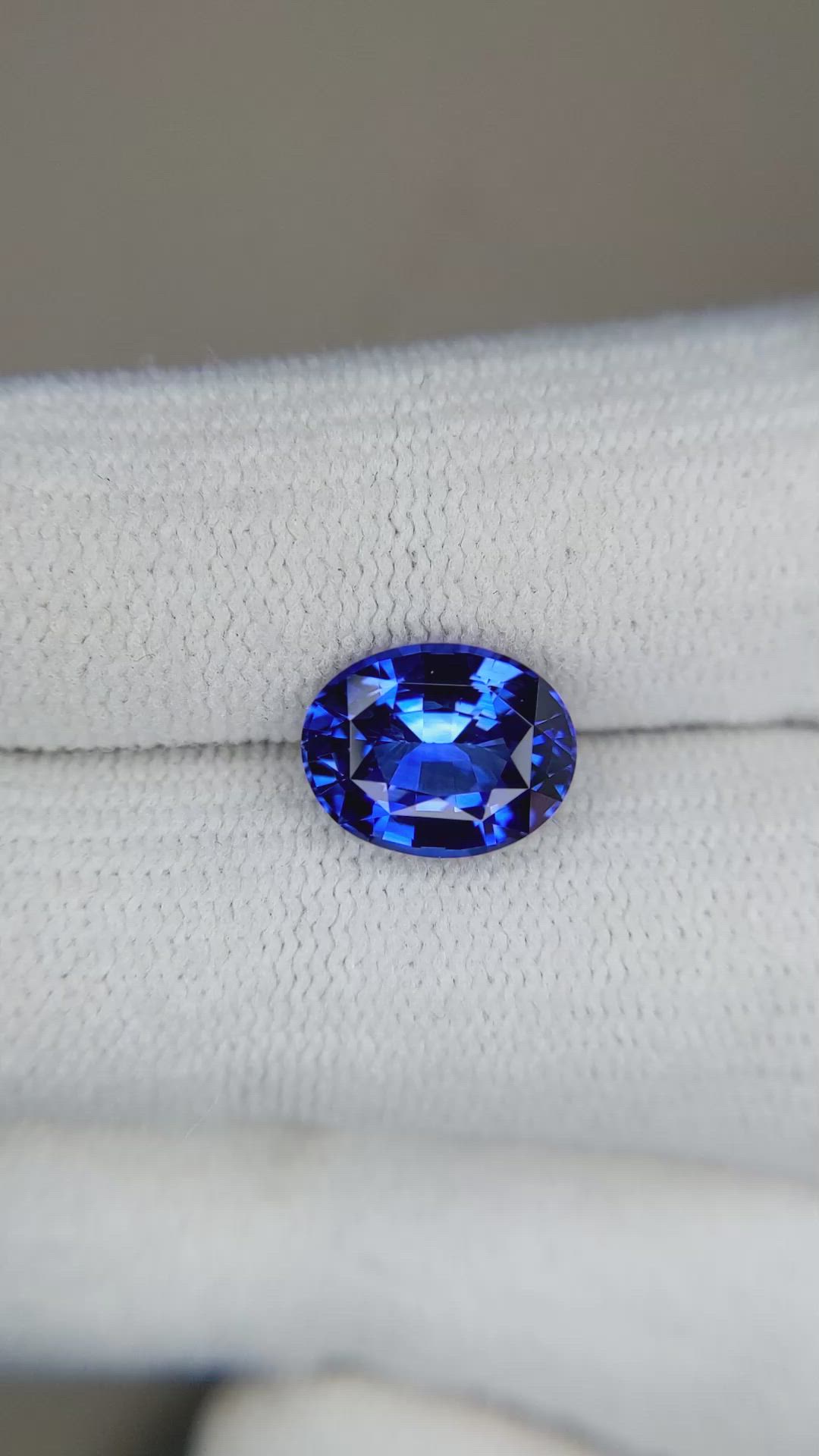3.04 Ct. Blue Sapphire from Ceylon (Sri Lanka) Size Video